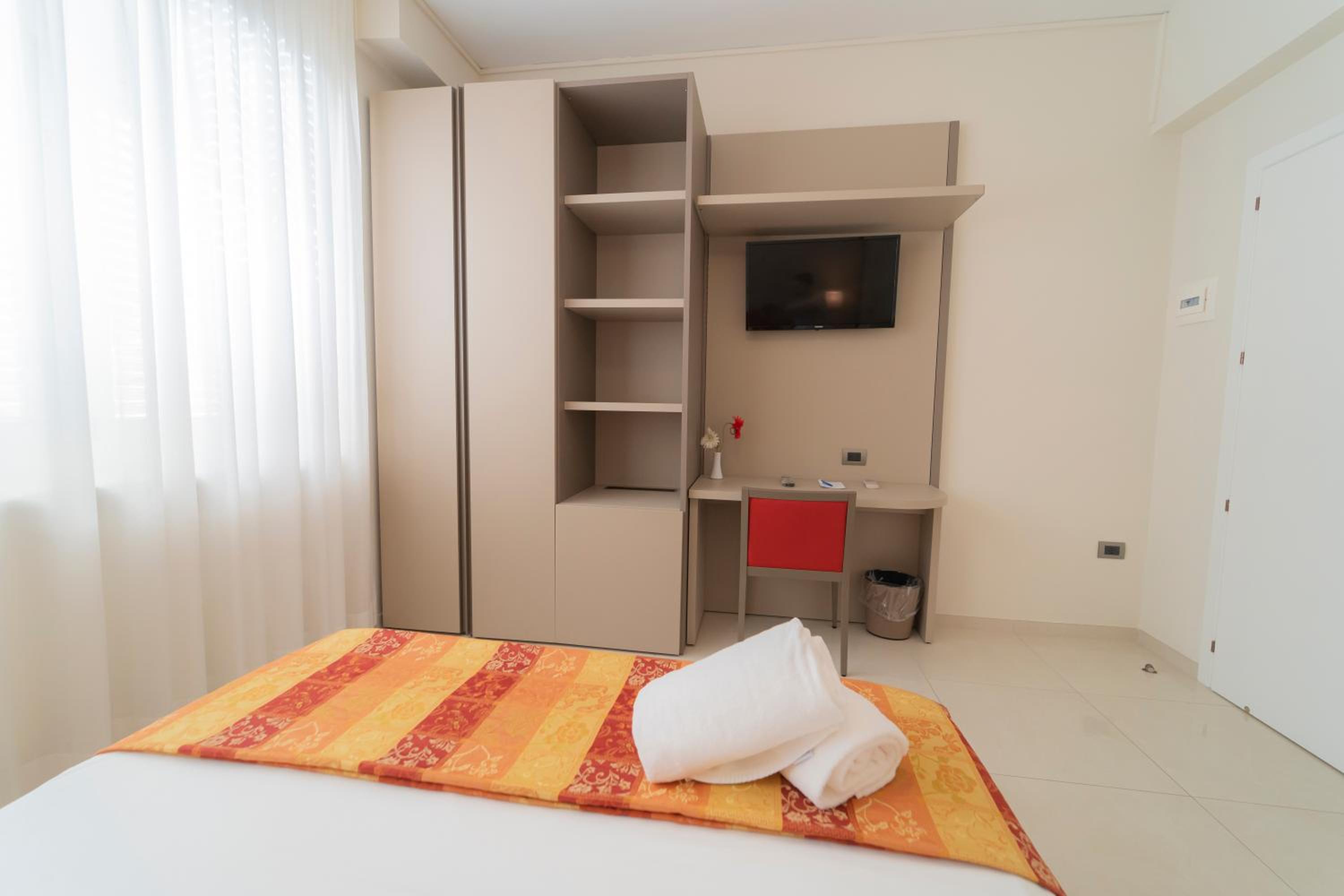 Double Room - Photo 5