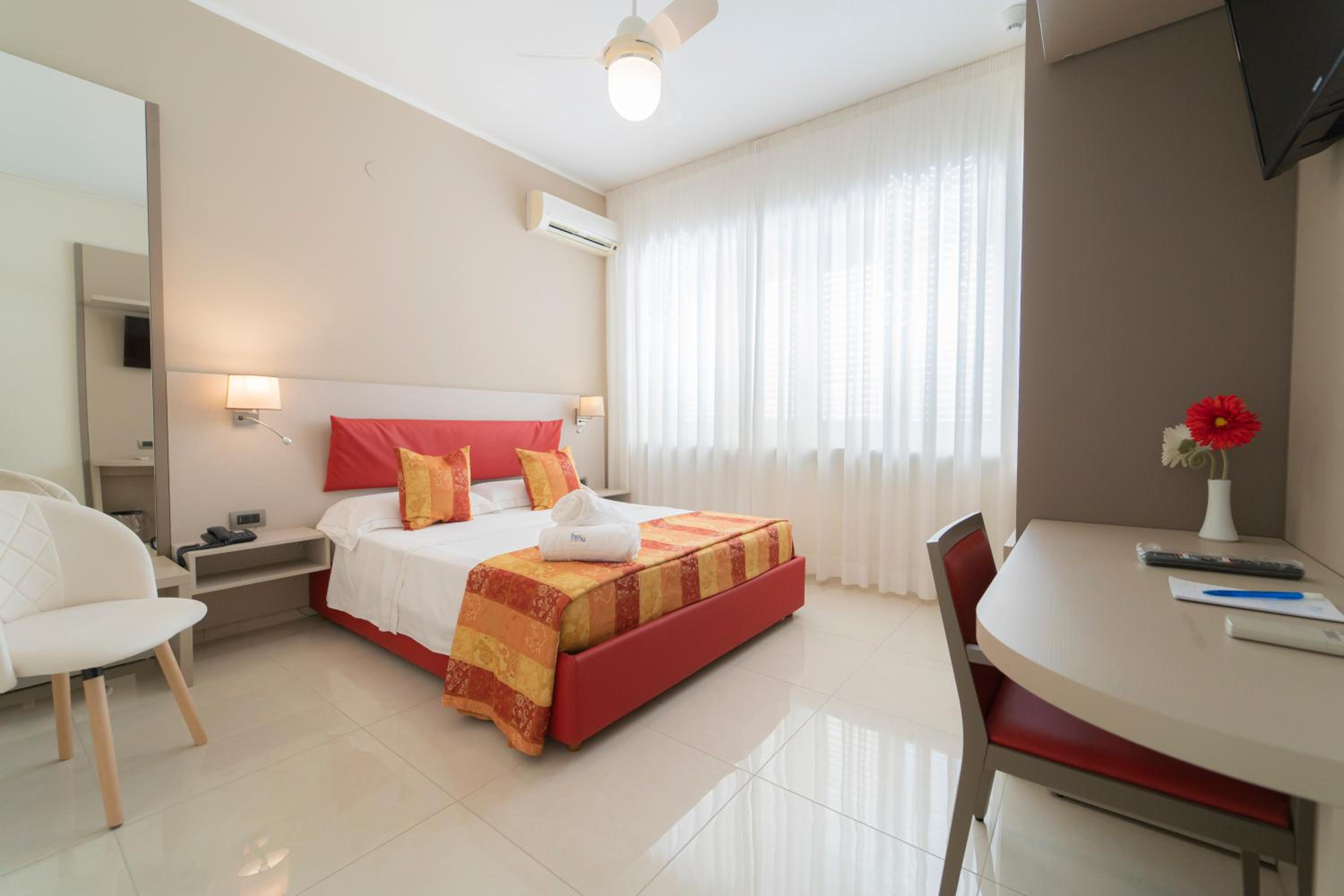 Double Room - Photo 3