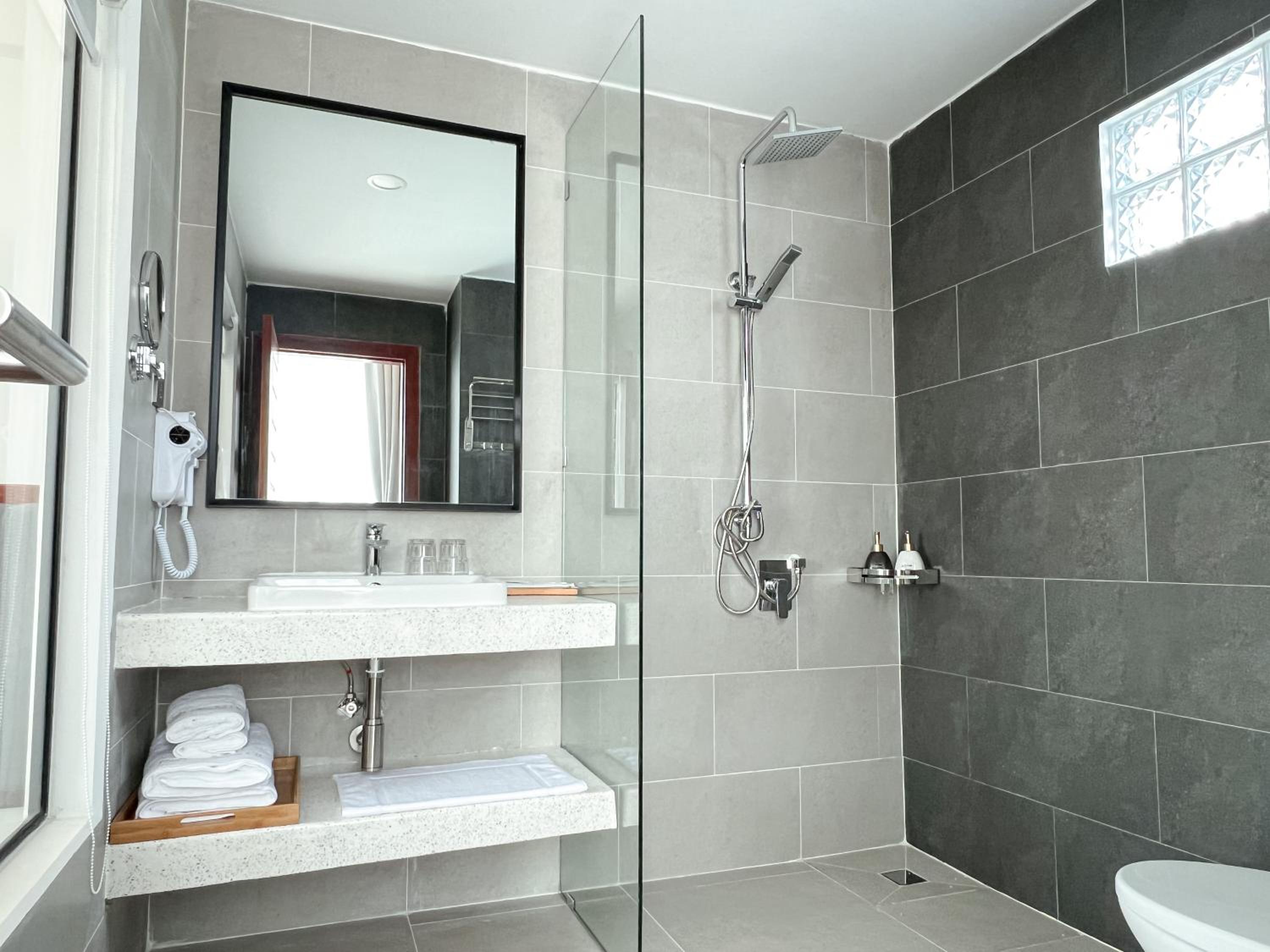 Standard Twin Room - Photo 7