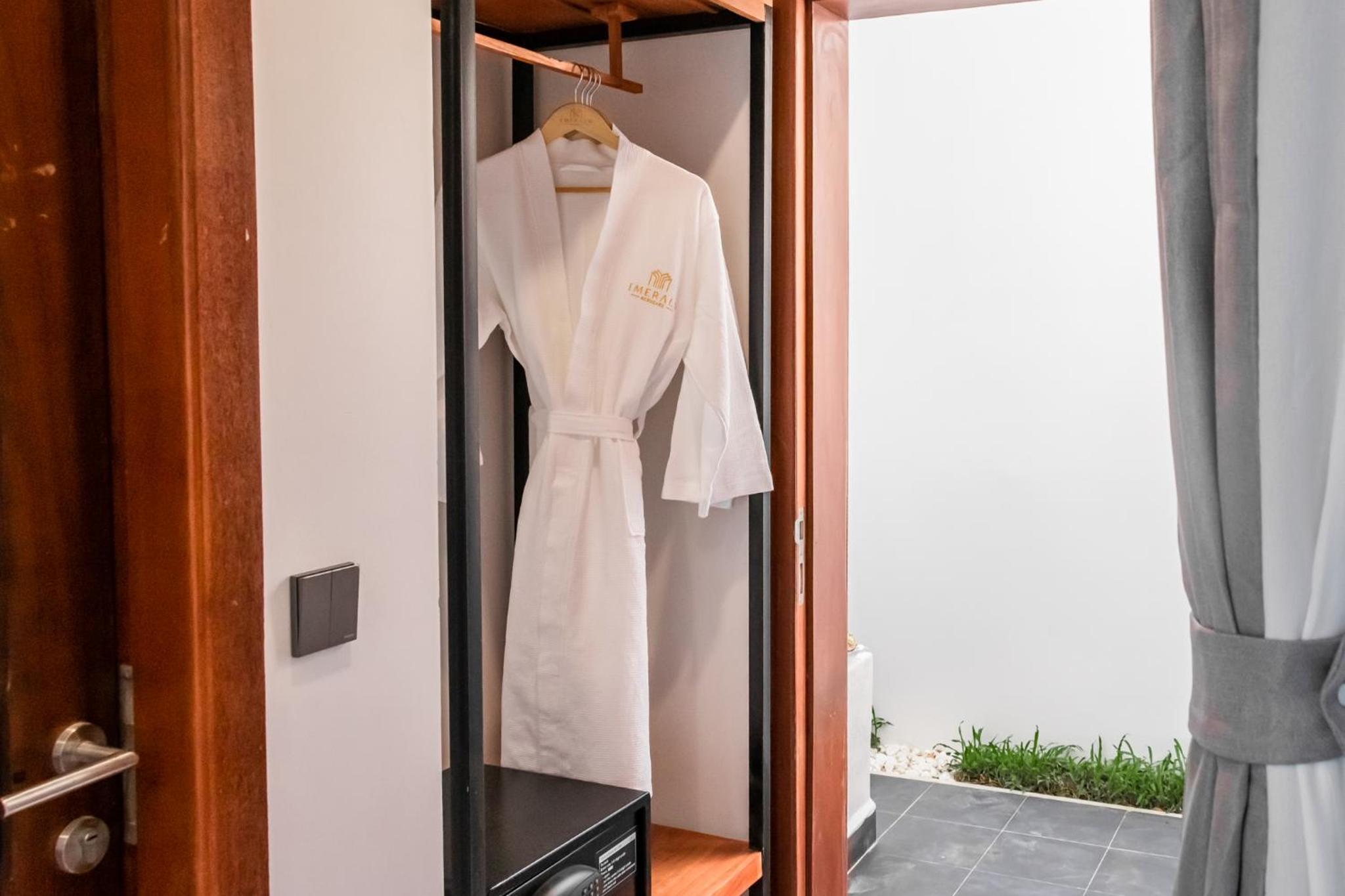 Deluxe Twin Room - Photo 11