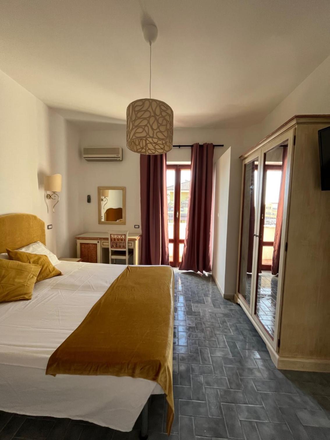 Standard Double or Twin Room photo 1
