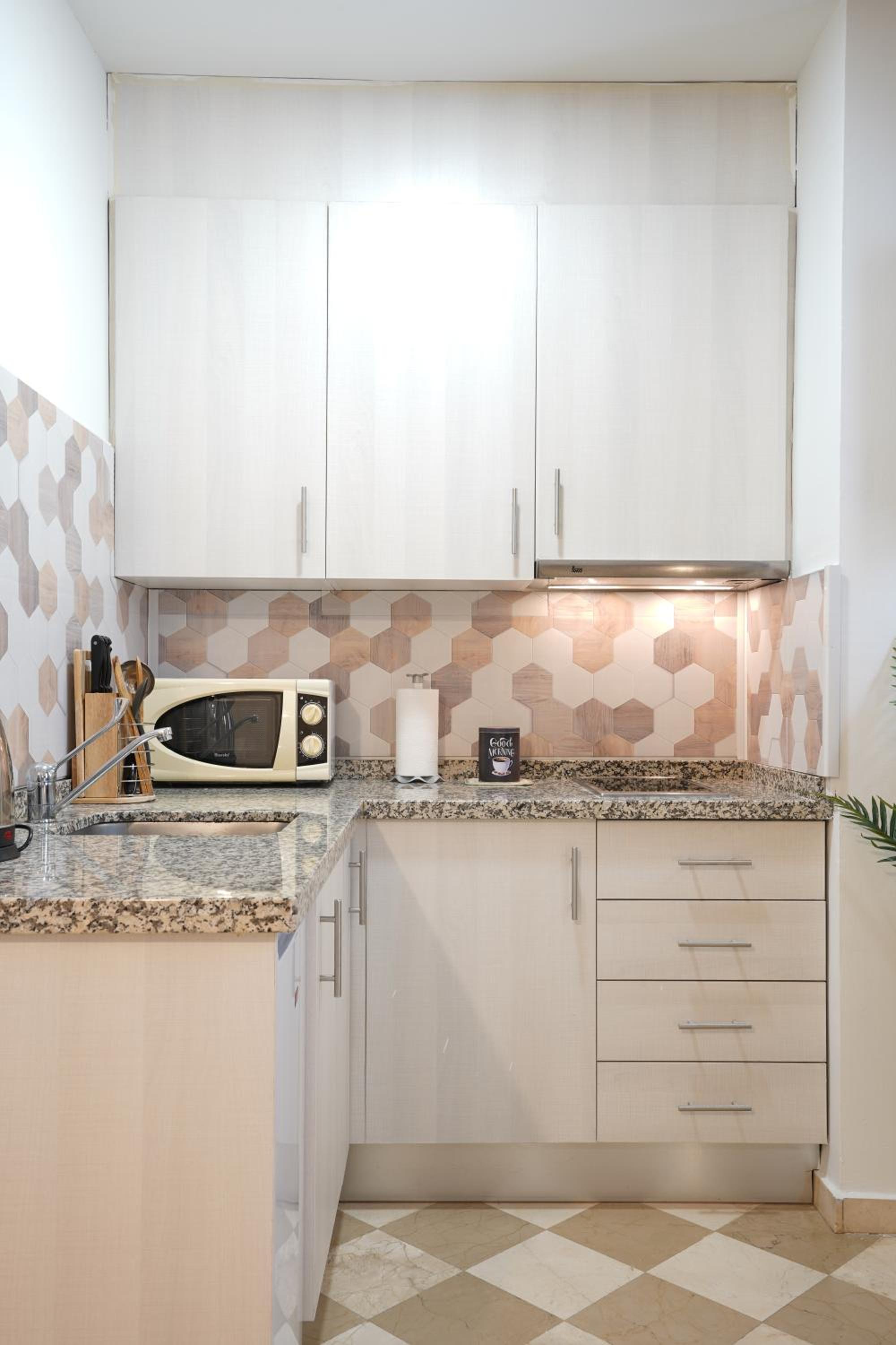Studio Apartment - Photo 2