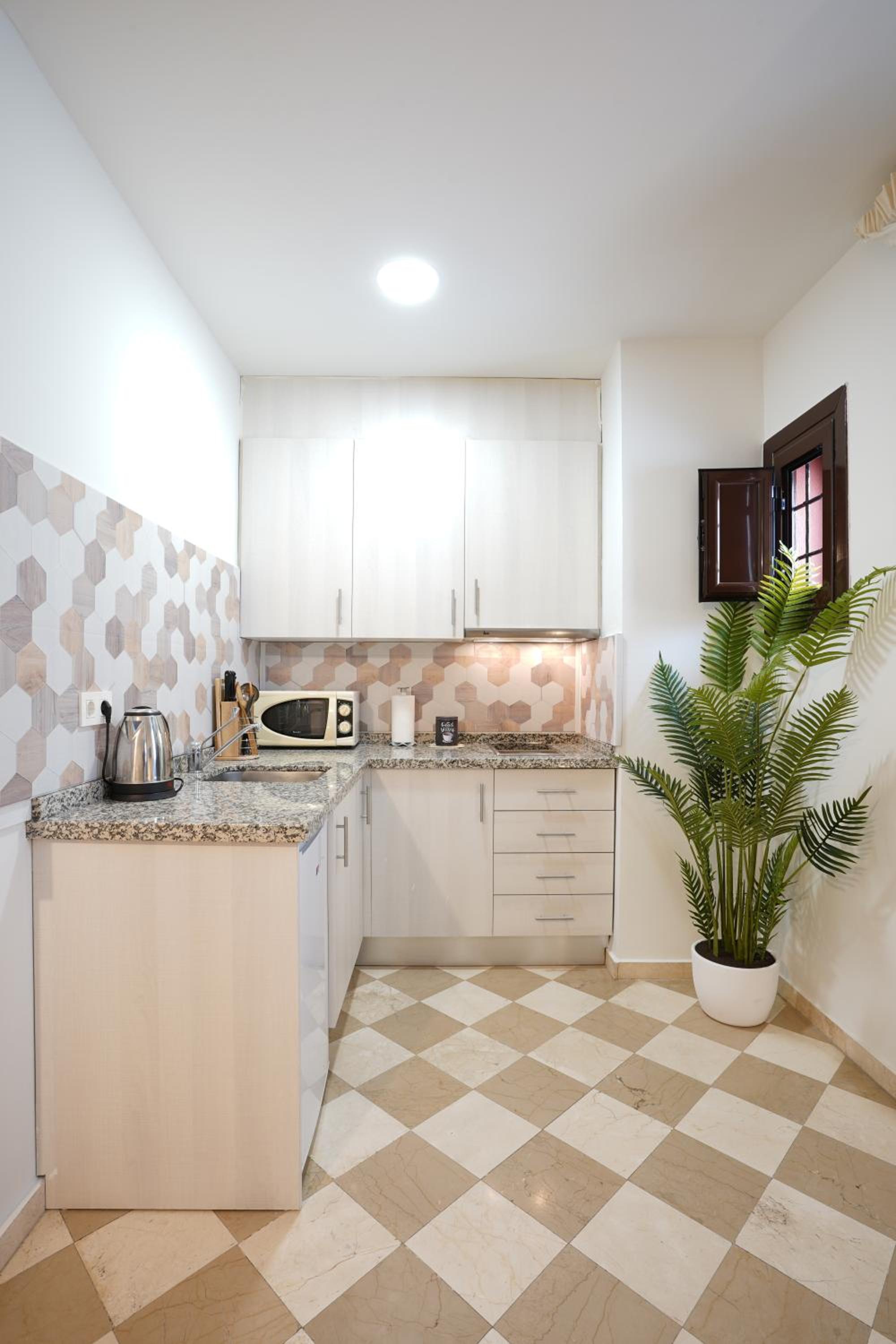 Studio Apartment - Photo 6
