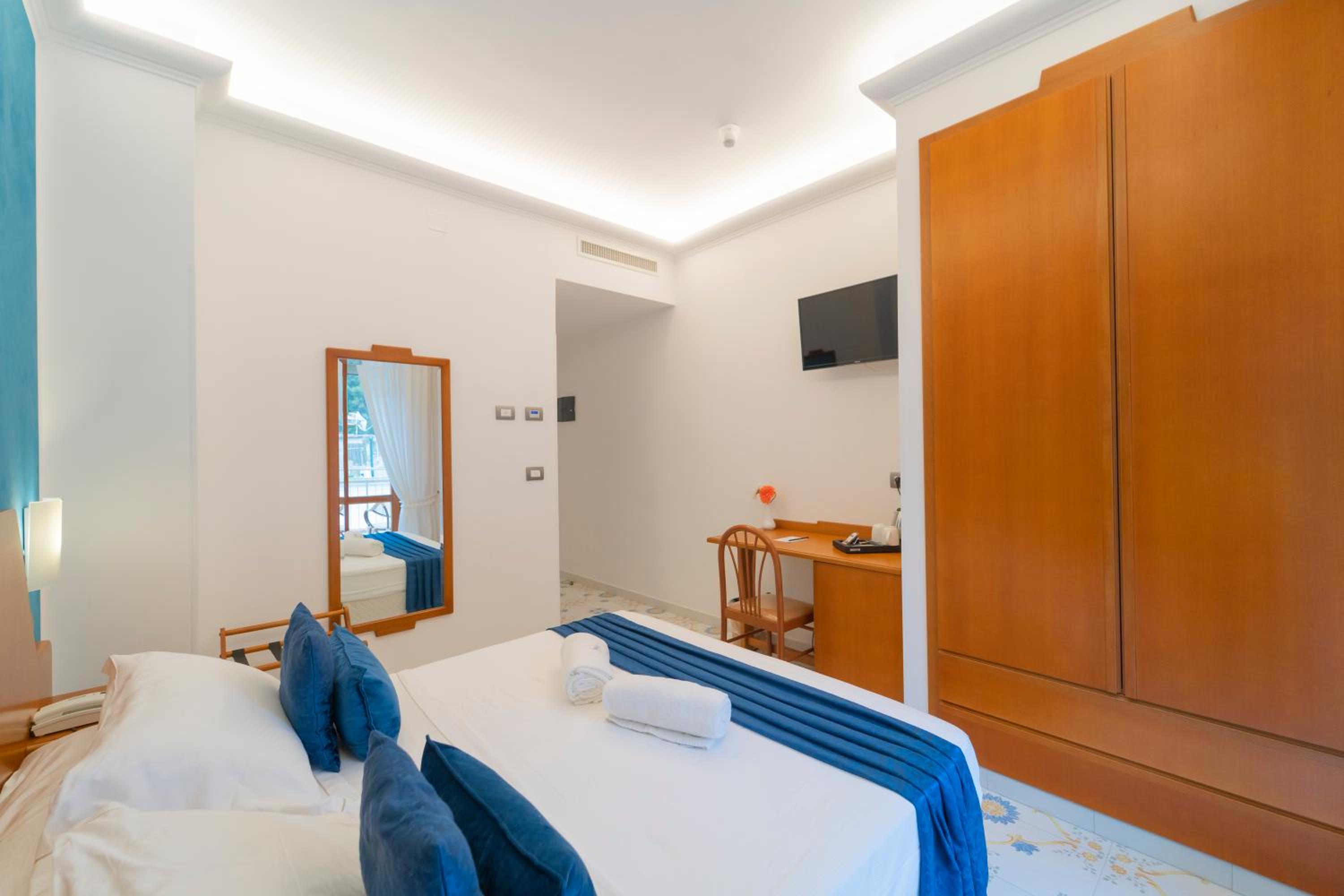 Superior Double Room - Photo 16