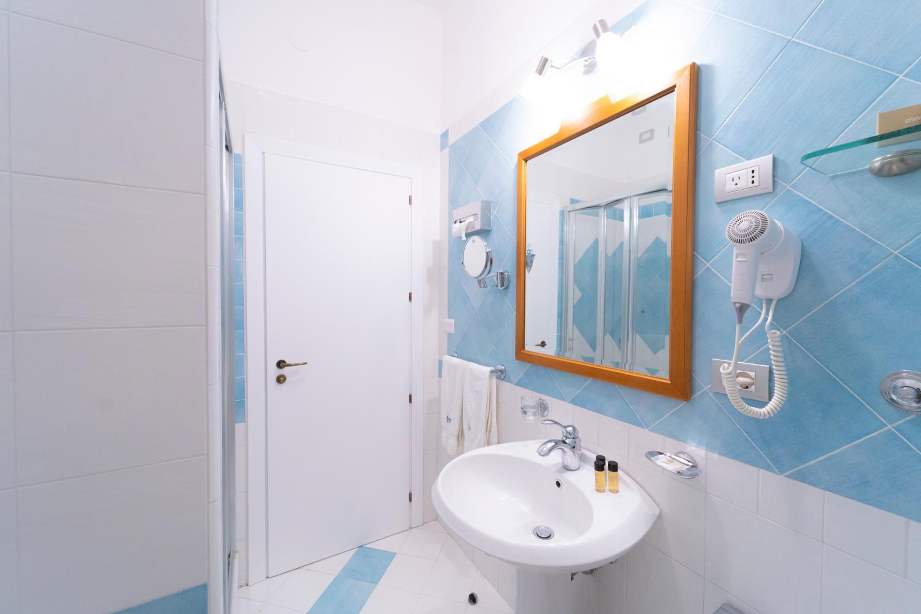 Superior Double Room - Photo 8