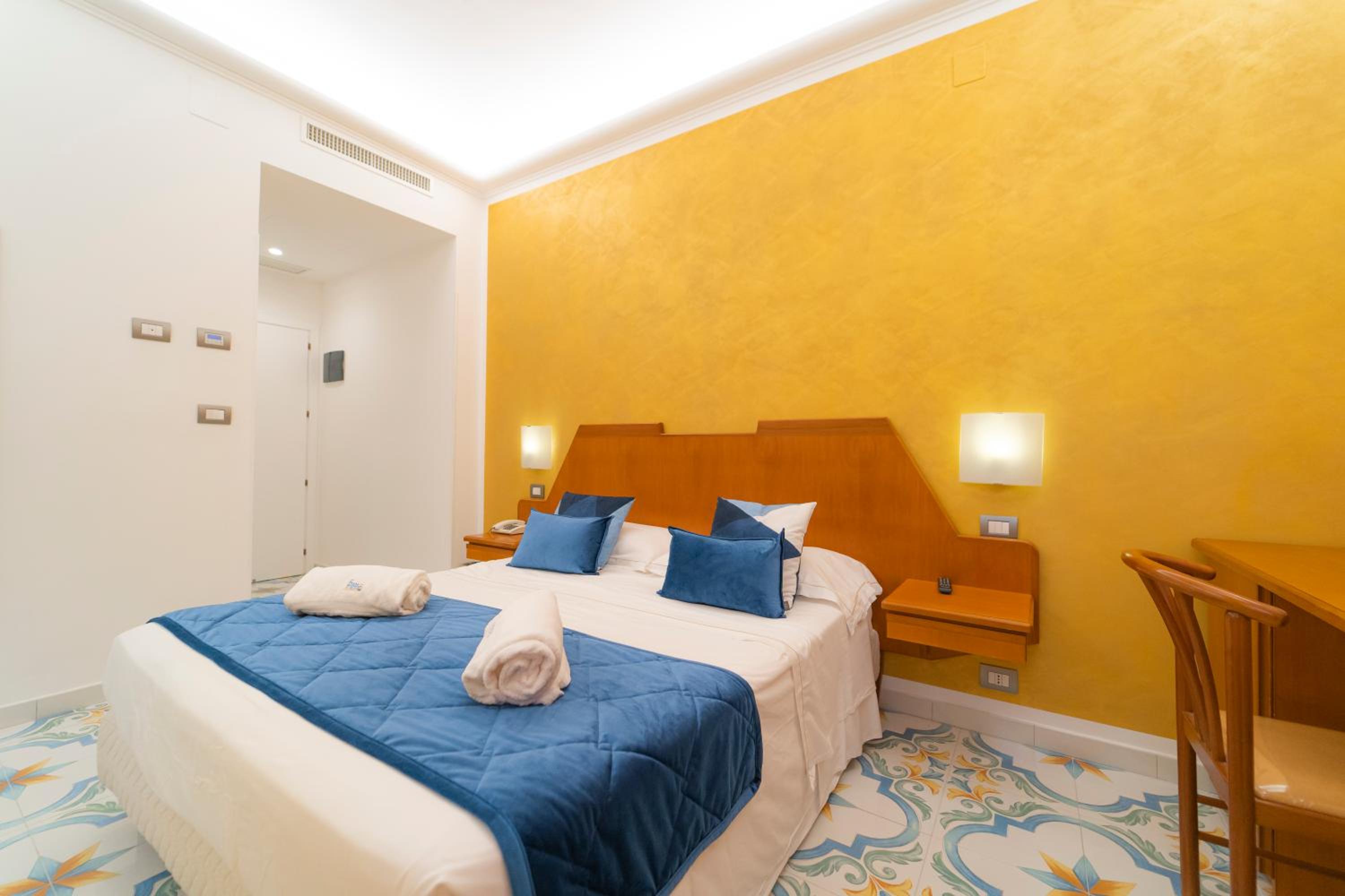 Superior Double Room - Photo 12