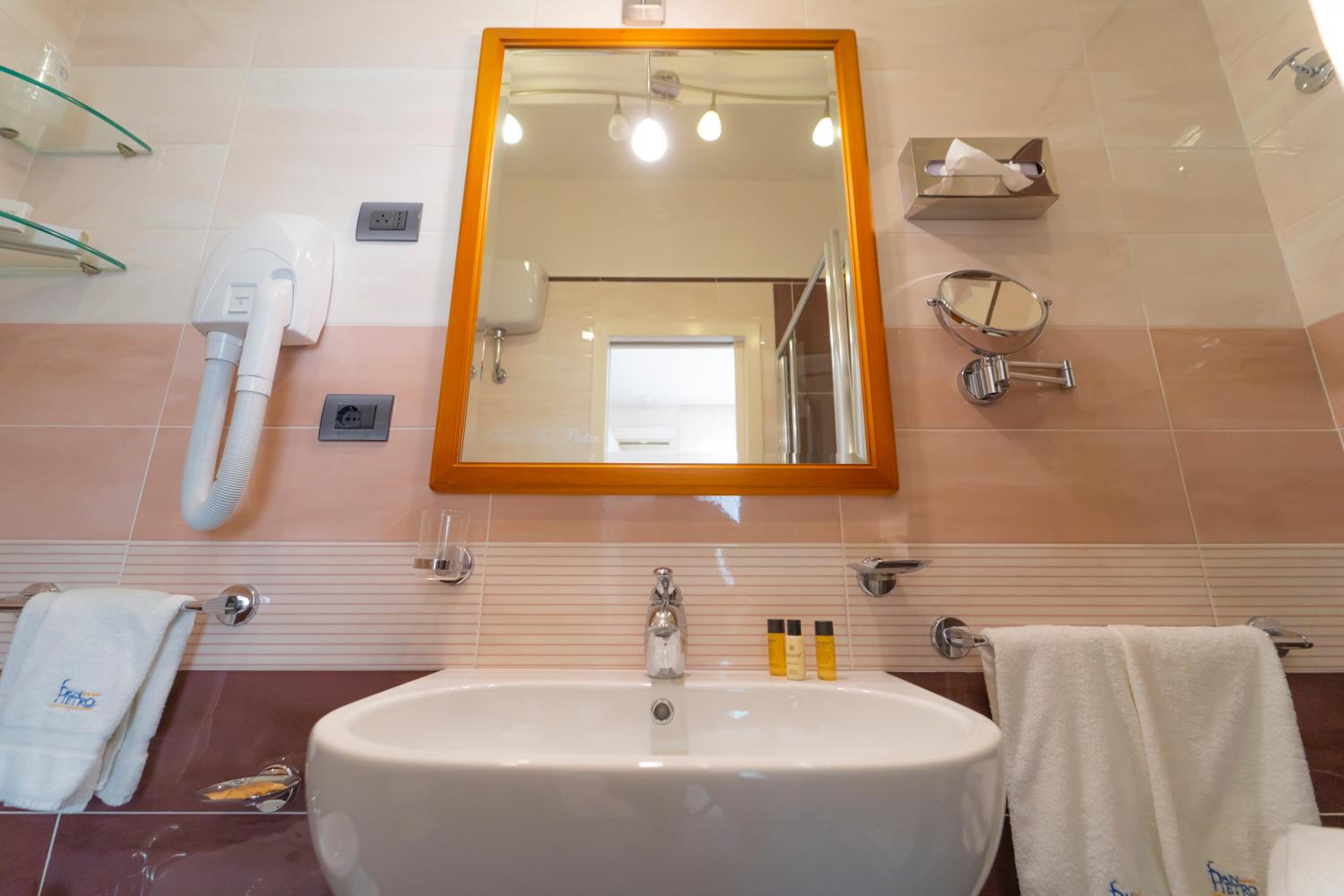 Triple Room - Photo 9