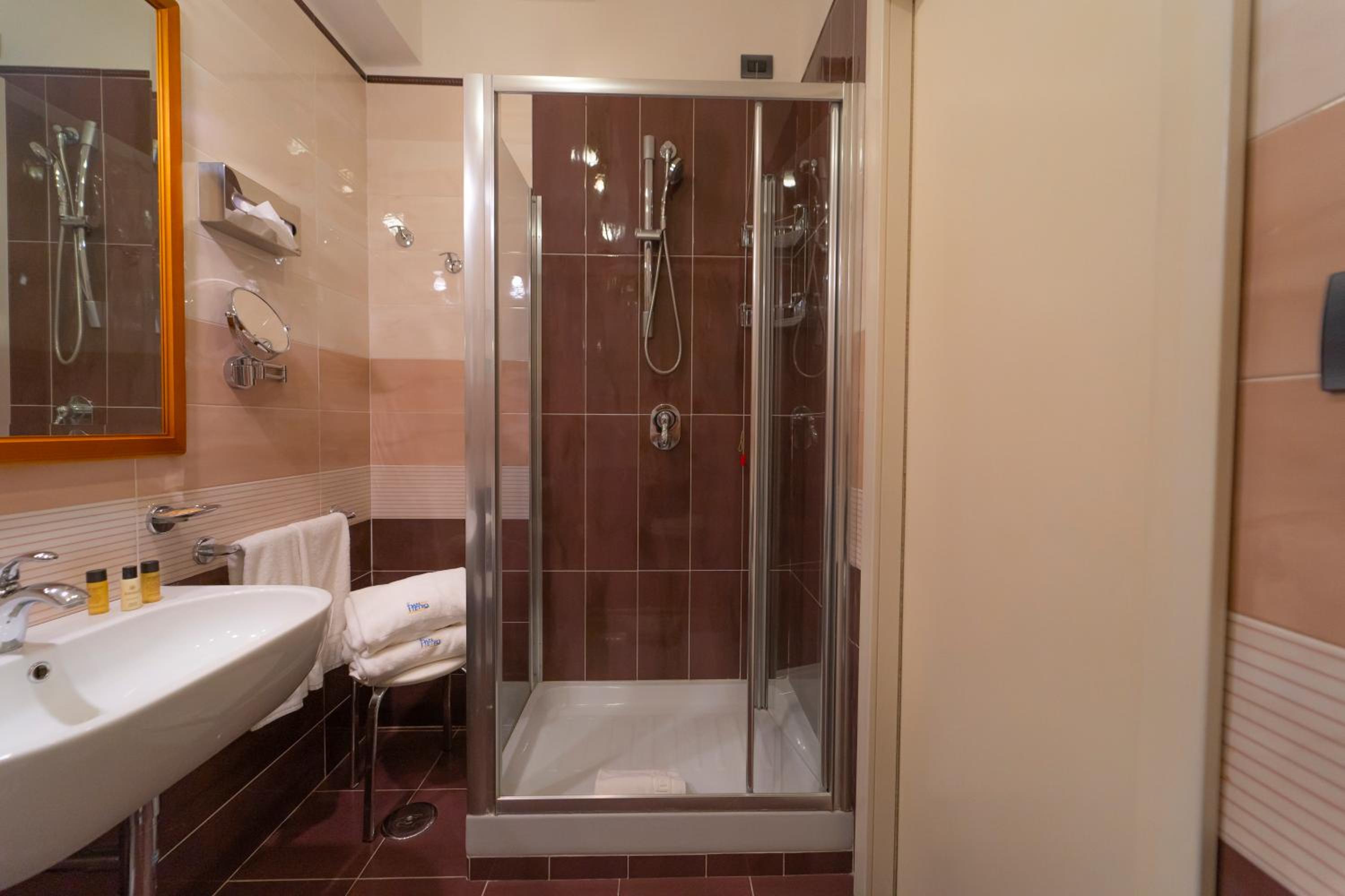 Triple Room - Photo 6