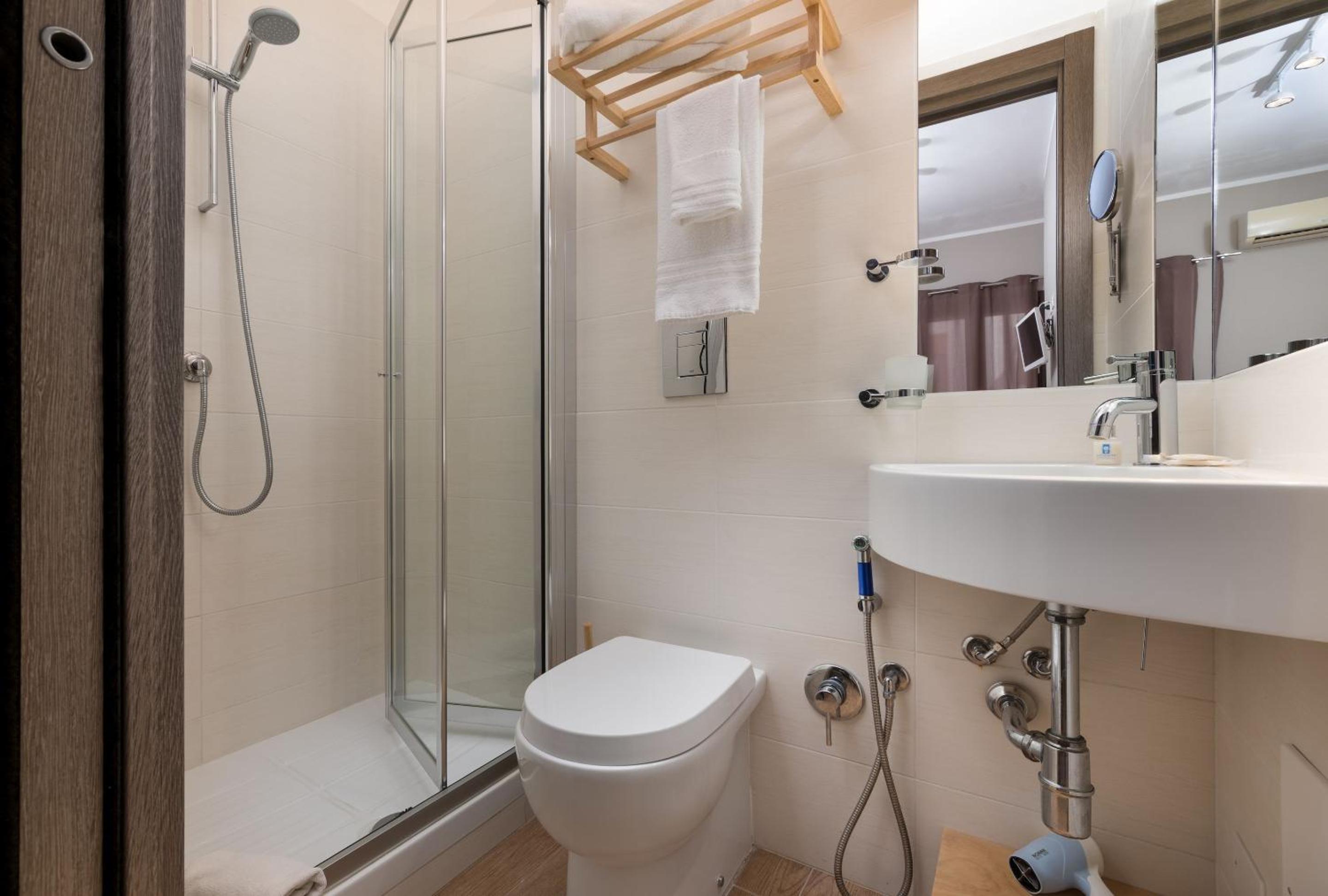 Single Room photo 2