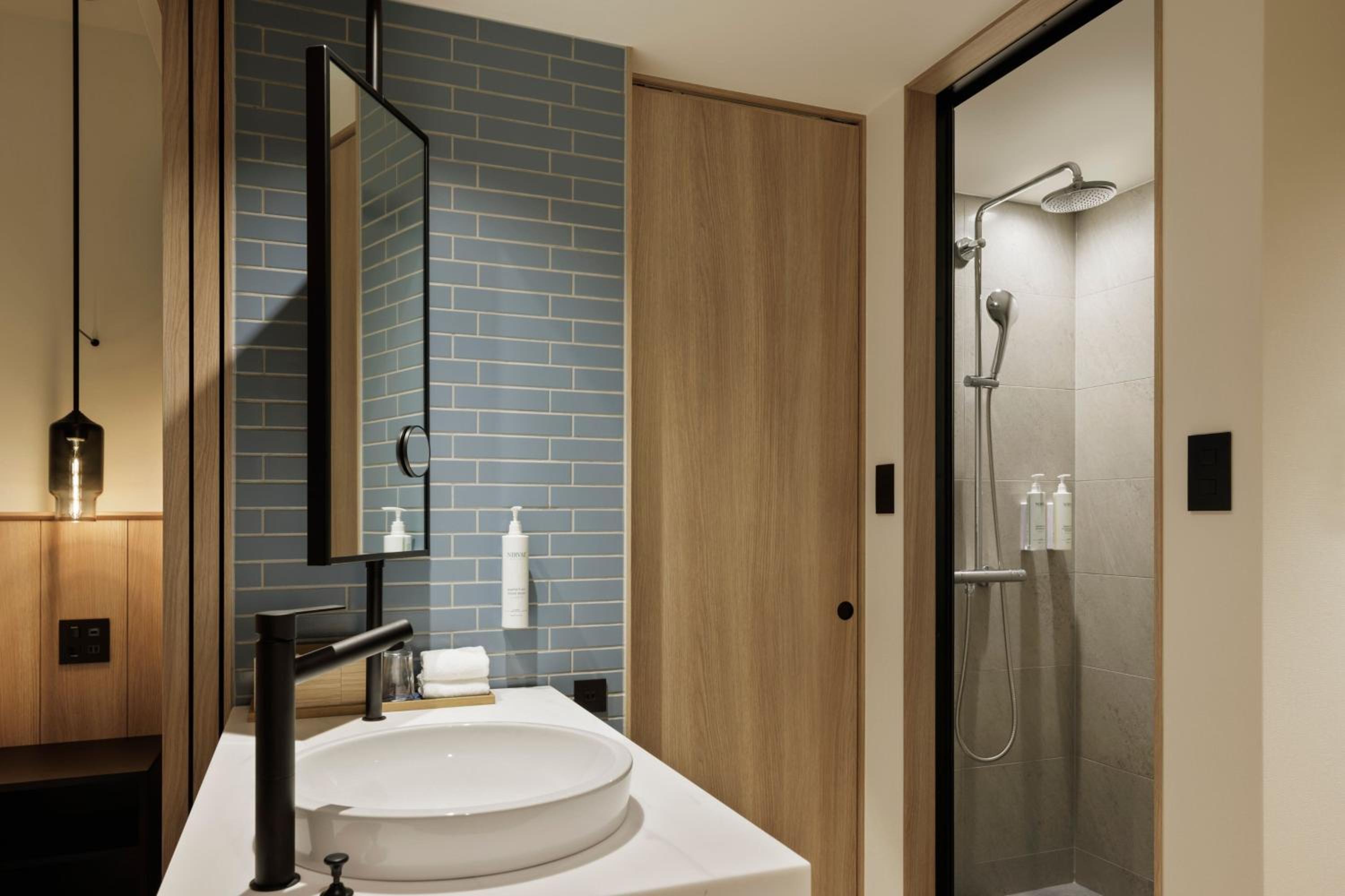 Standard King Room - Photo 4