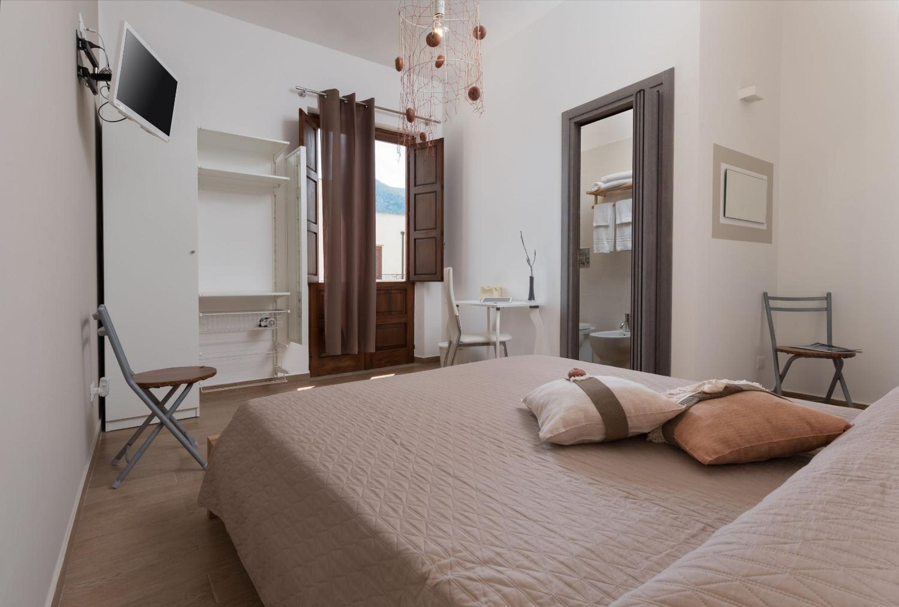 Double Room with Balcony photo 3