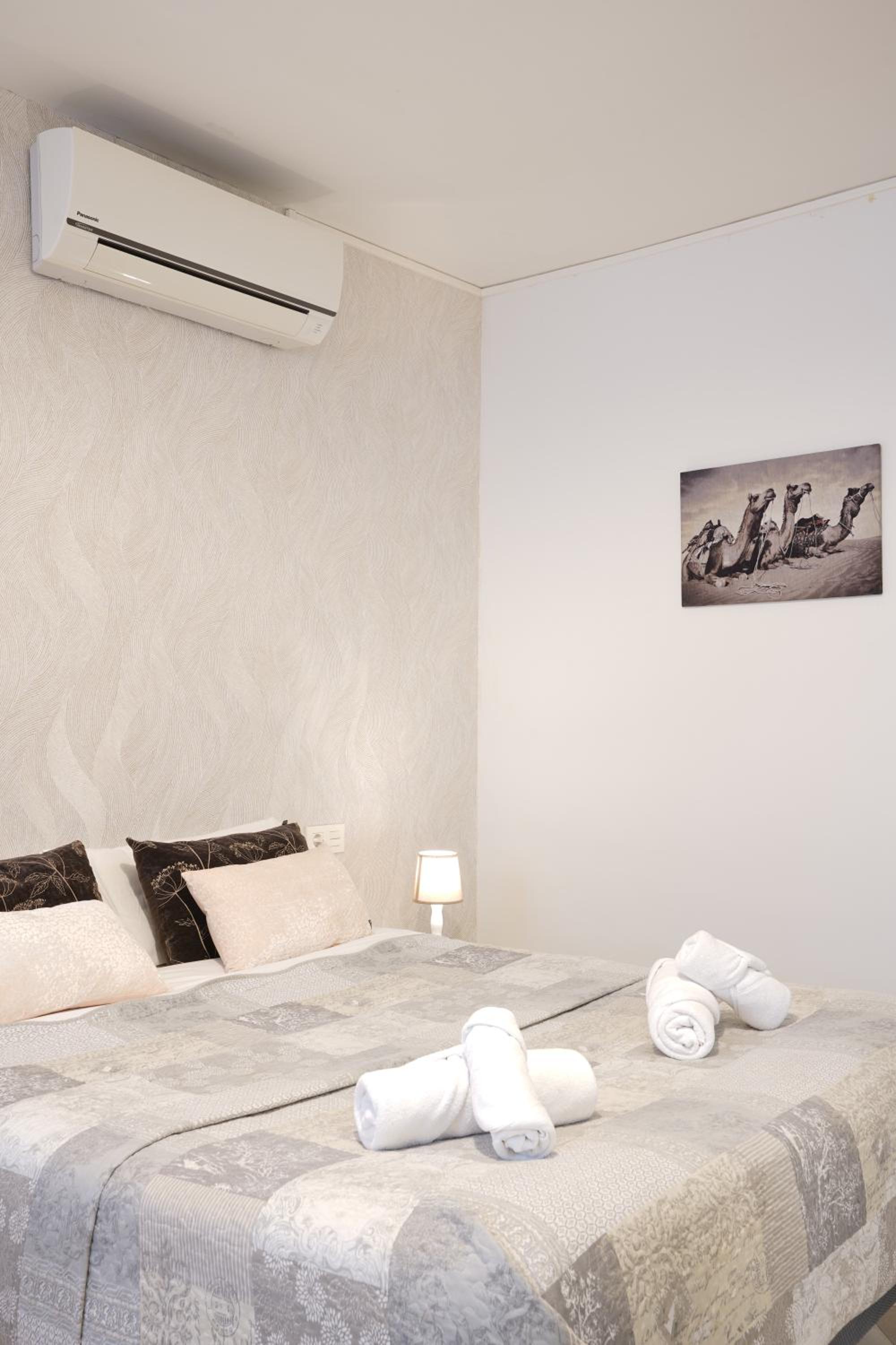 Studio Apartment - Photo 1