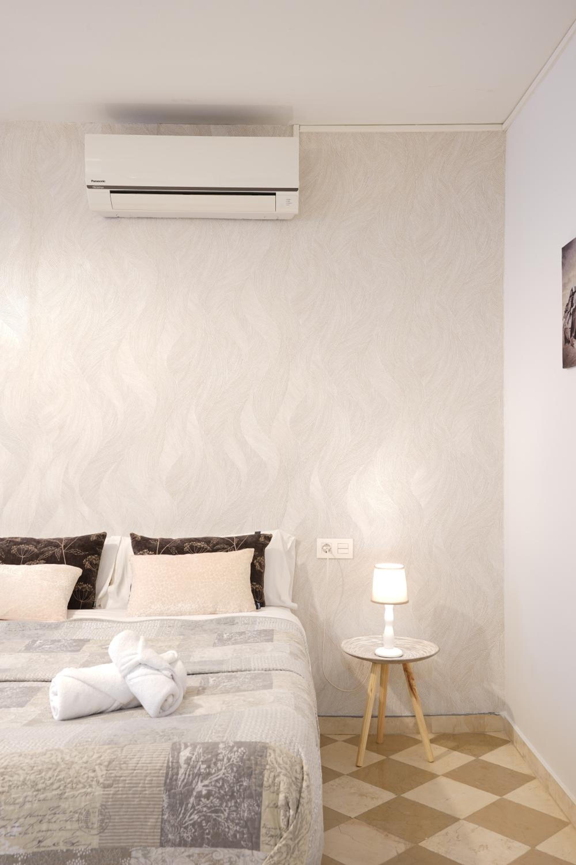 Studio Apartment - Photo 9