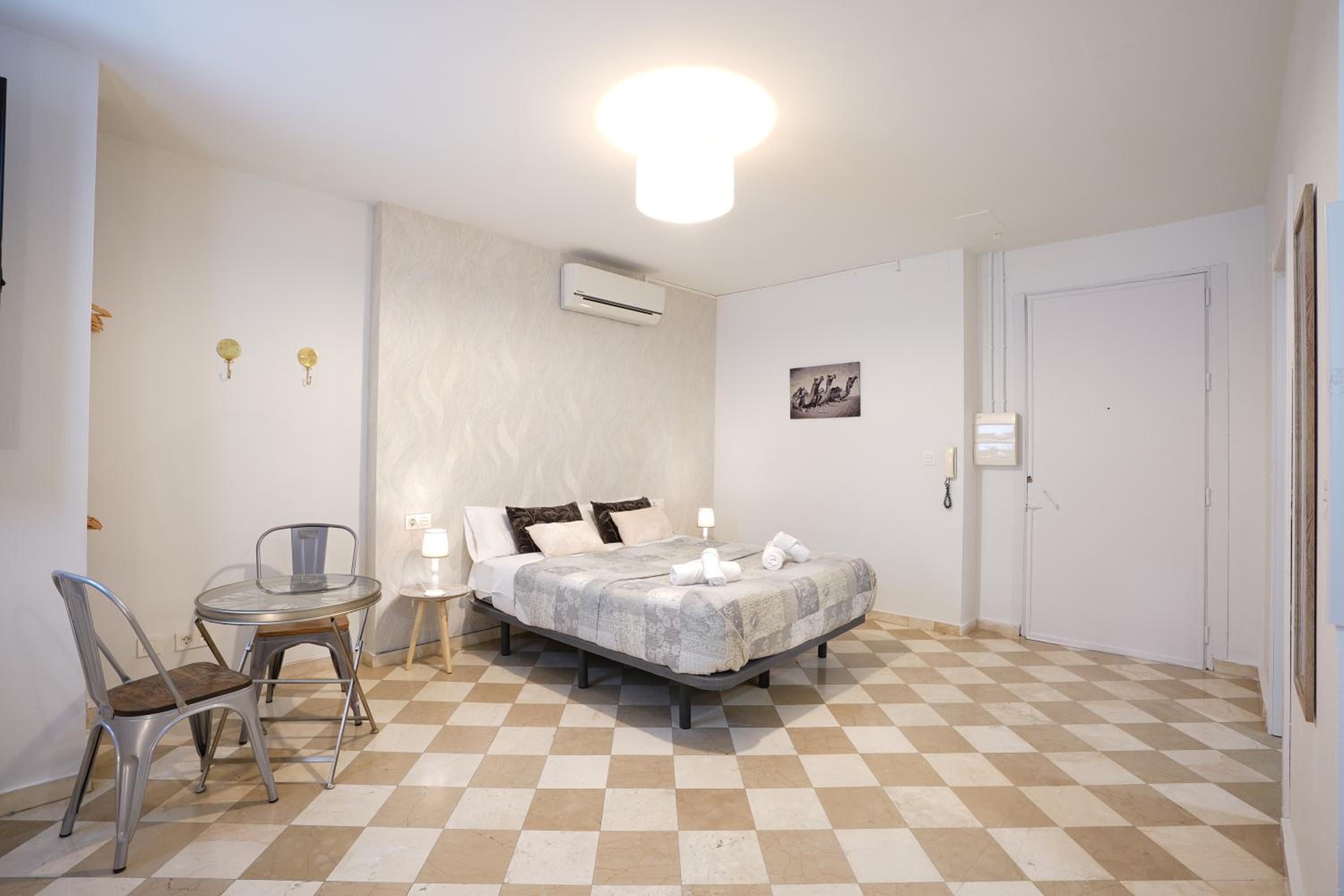 Studio Apartment - Photo 4