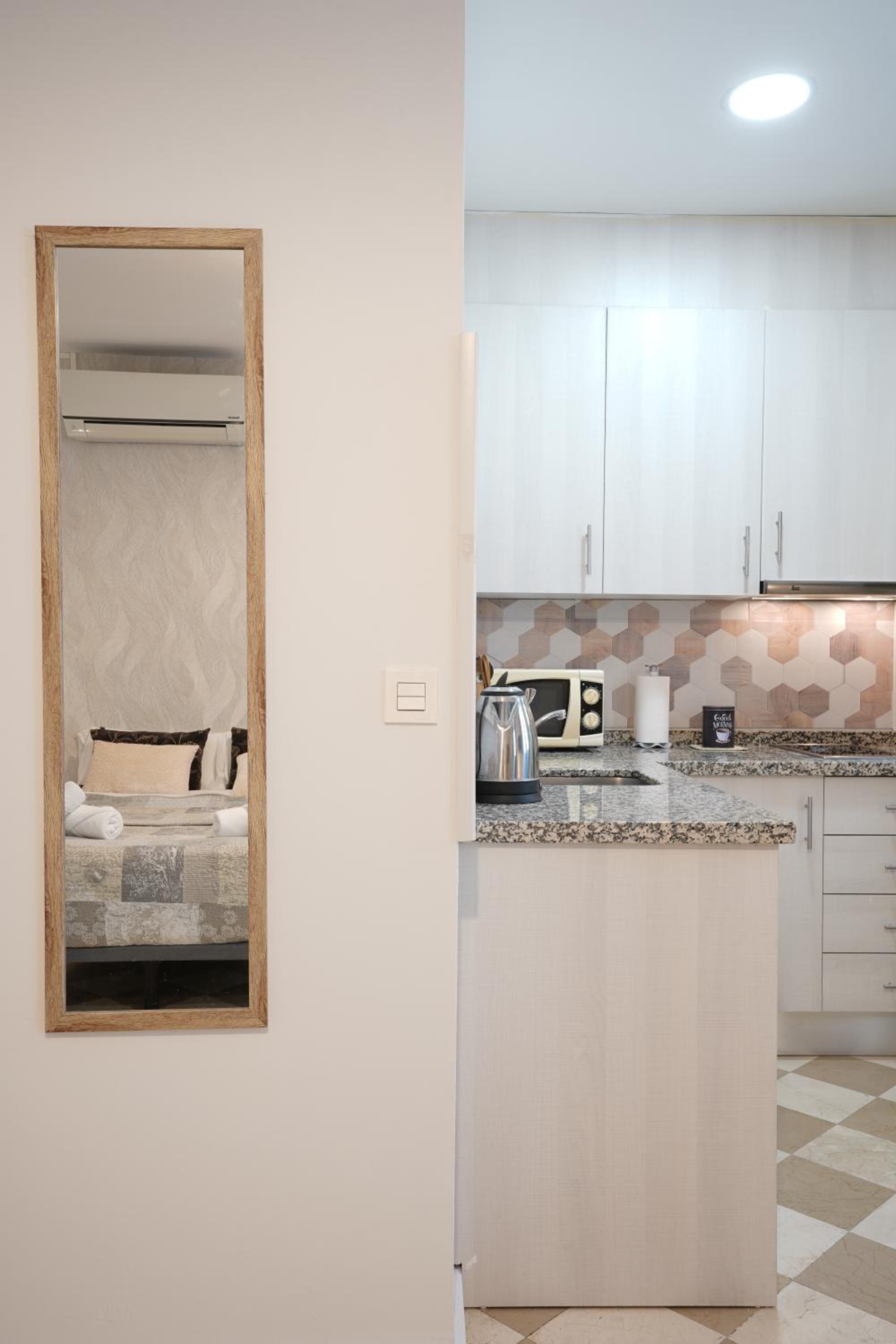 Studio Apartment - Photo 10
