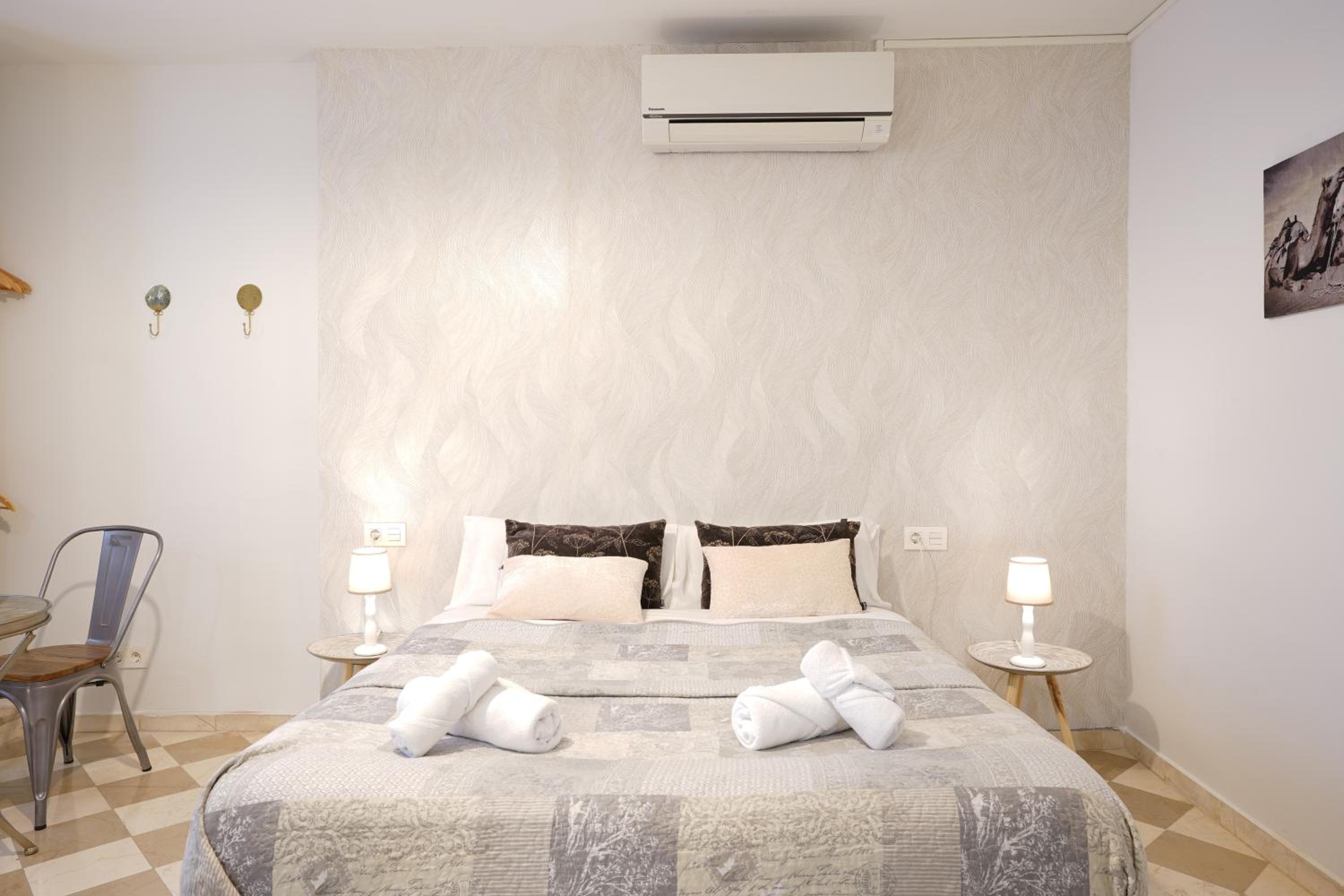 Studio Apartment - Photo 11