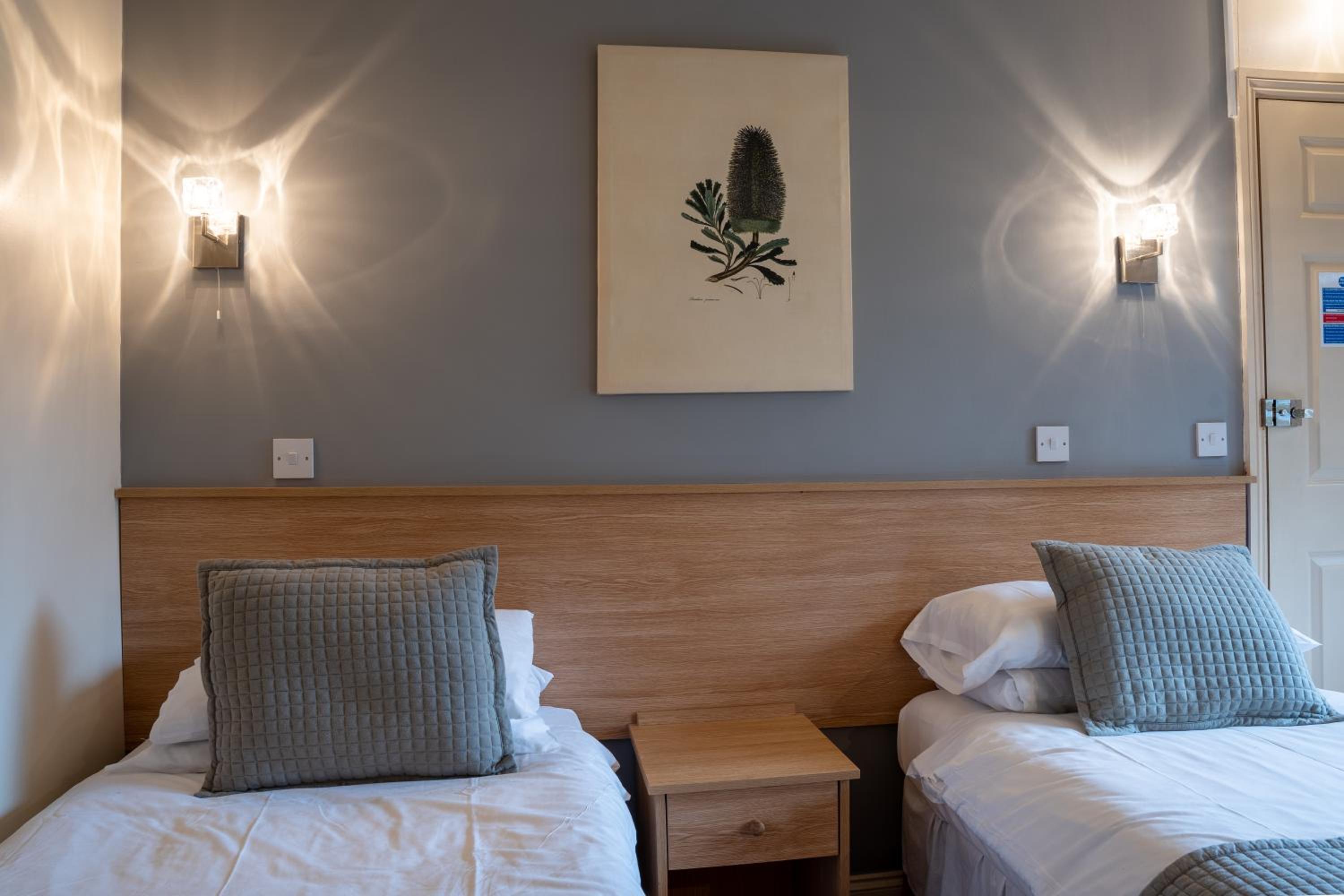 Ground Floor Standard Twin Room With Wet Room photo 2