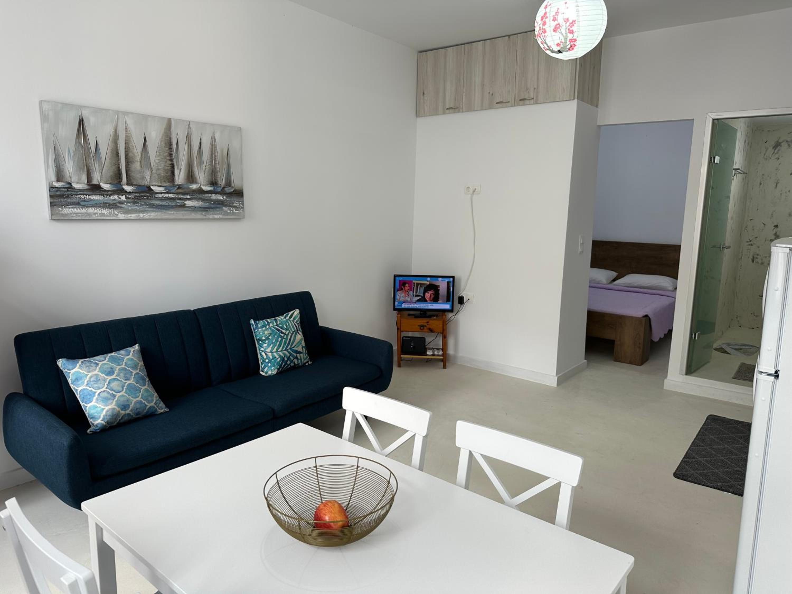 One-Bedroom House photo 1