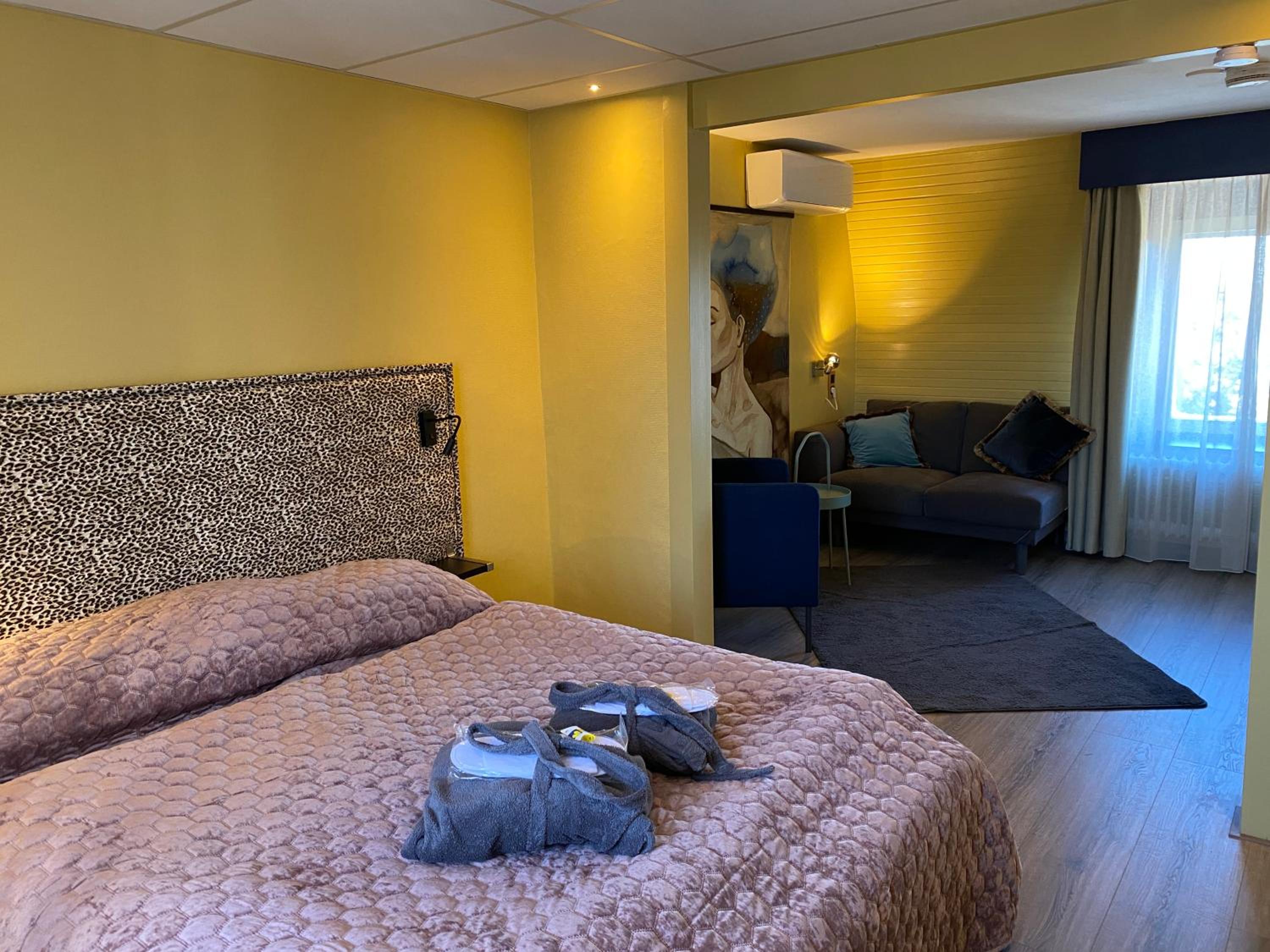 Double or Twin Room with Private Bathroom photo 1