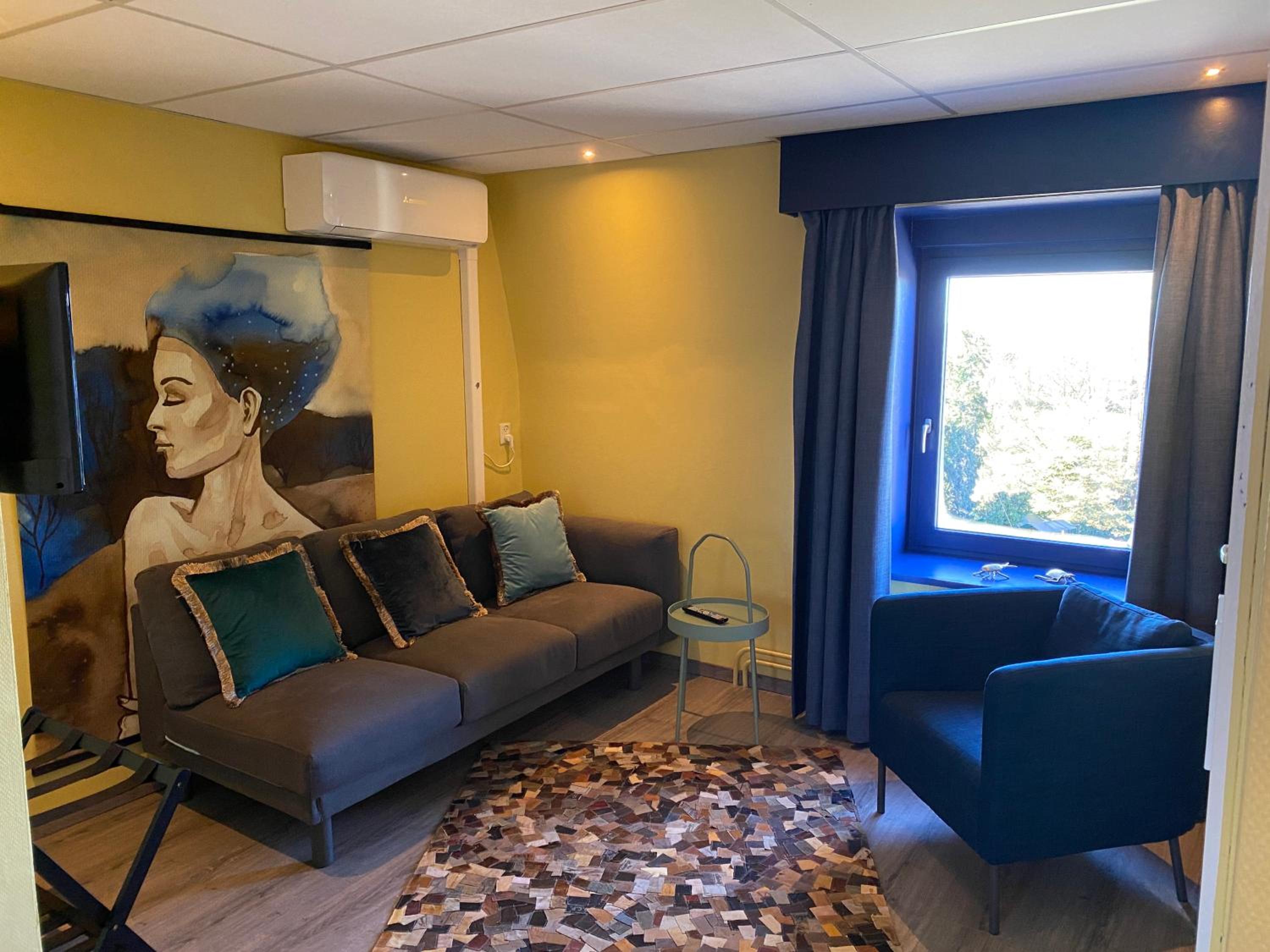 Deluxe Double Room with Bath photo 2