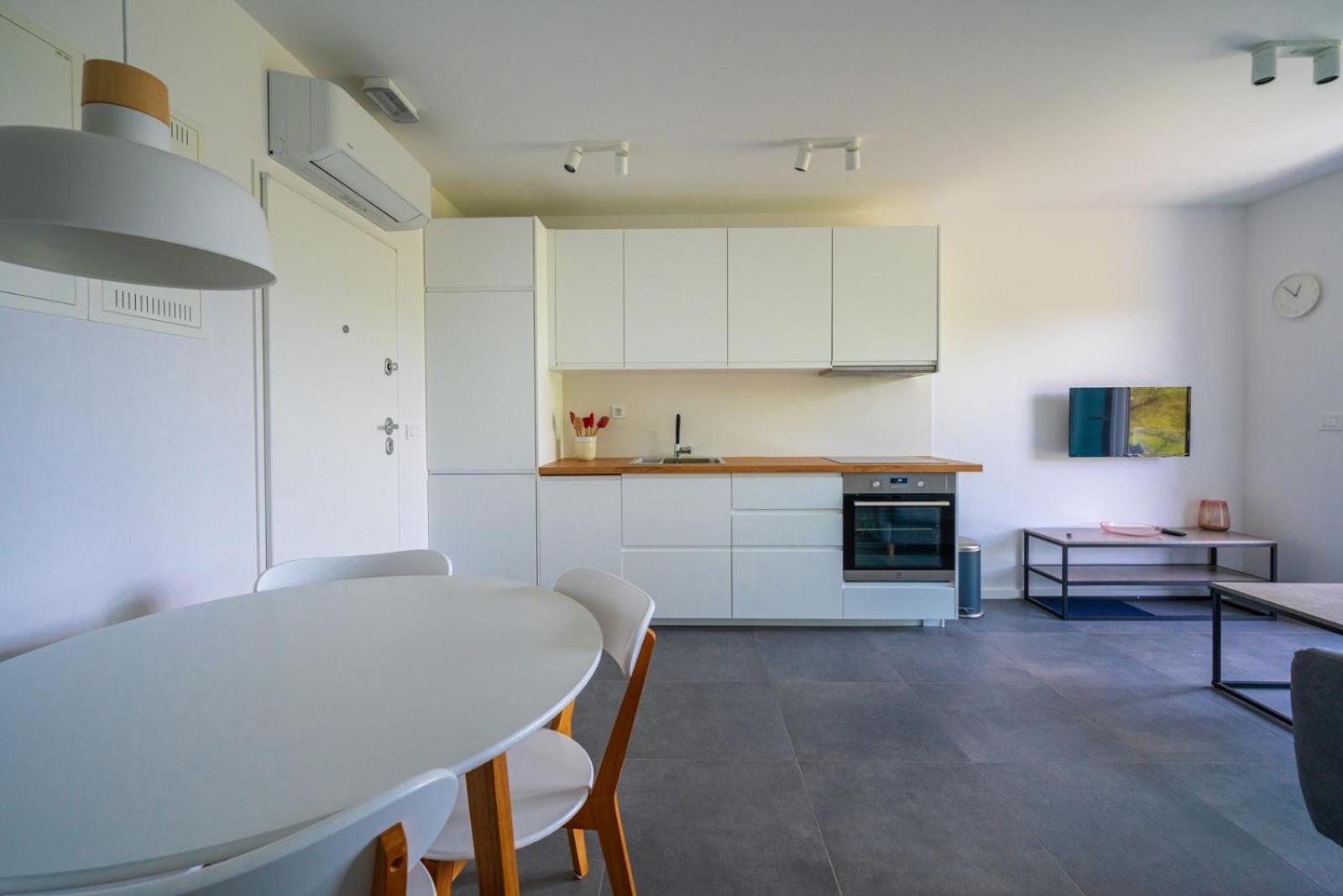 One-Bedroom Apartment photo 2