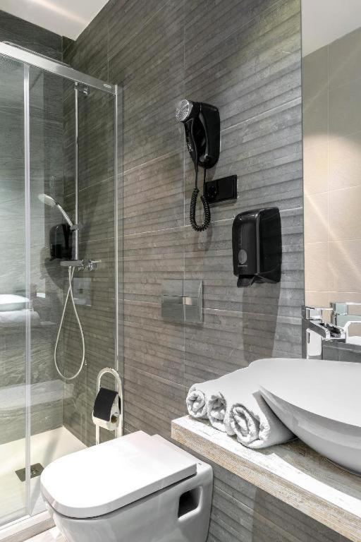 Superior Double Room with City View - Photo 2