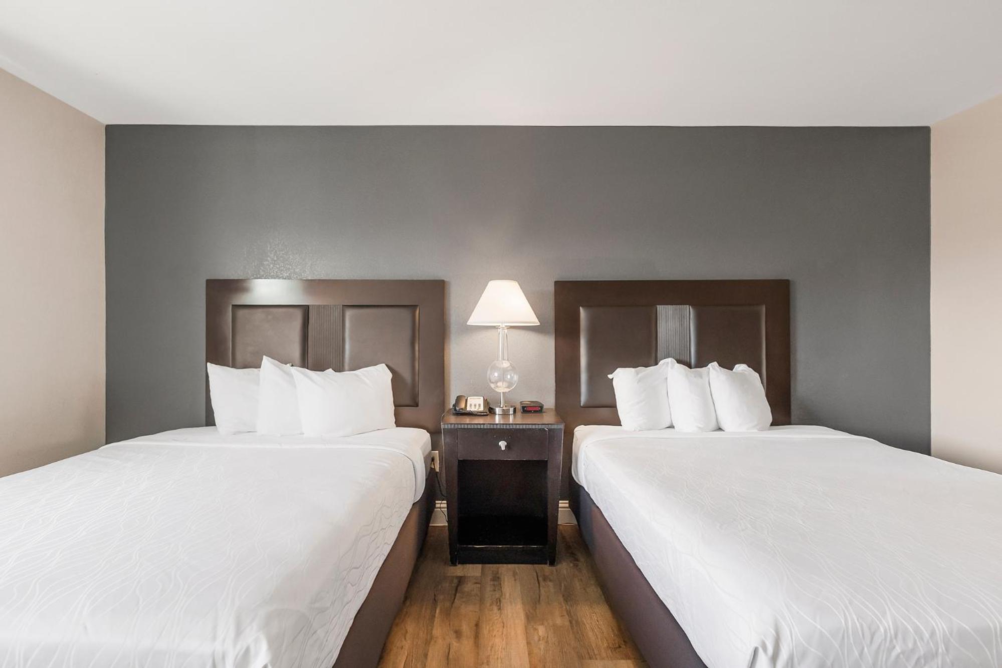 Double Room with Two Double Beds - Photo 12