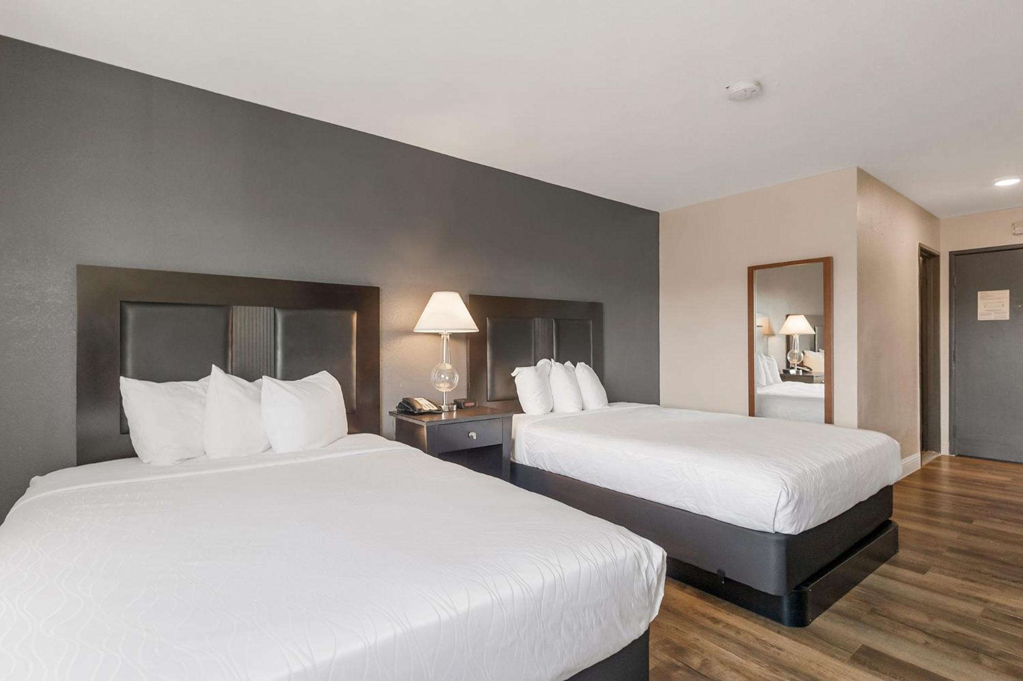 Suite with Two Double Beds - Non-Smoking - Photo 4