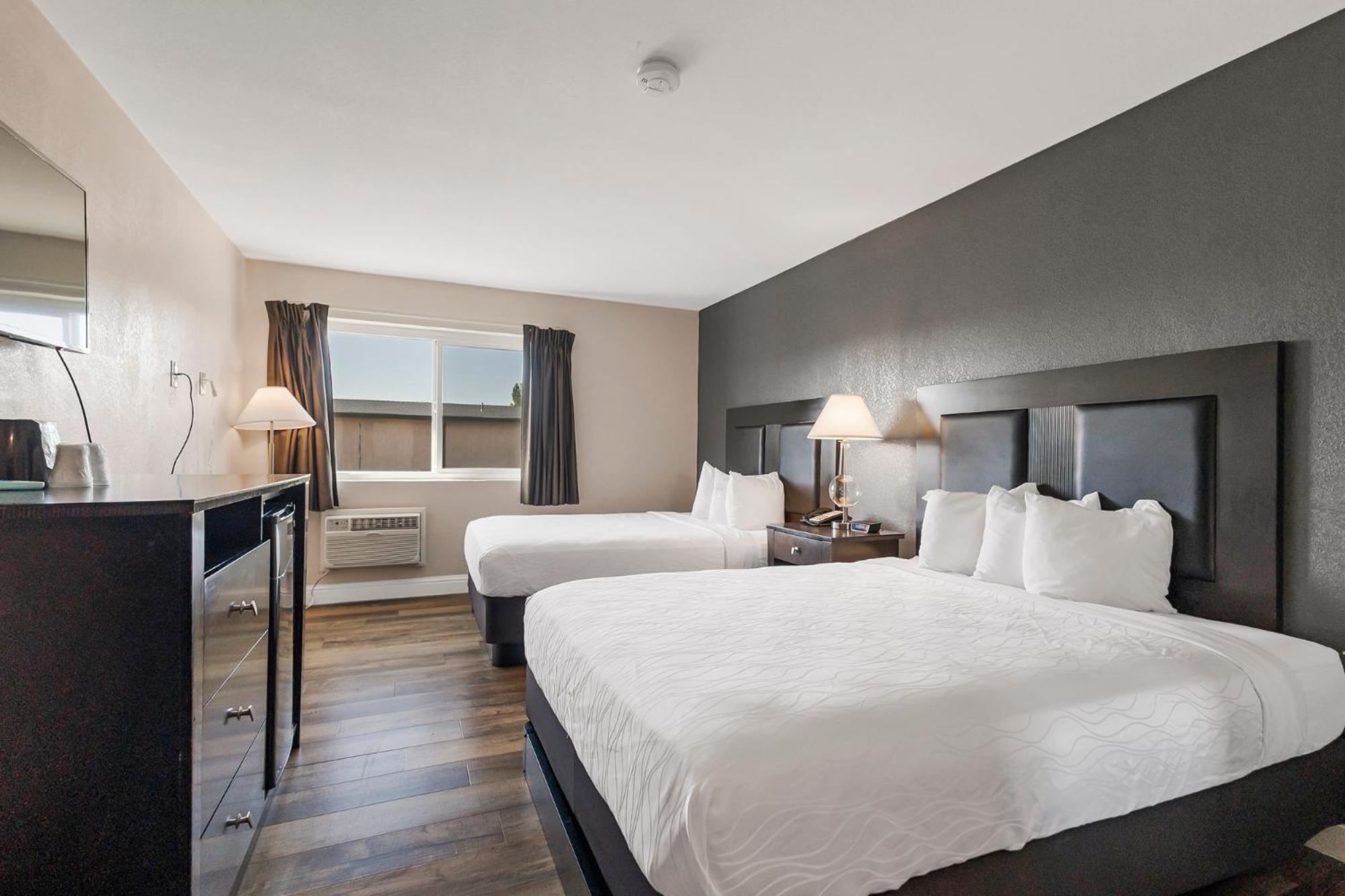 Double Room with Two Double Beds - Photo 11