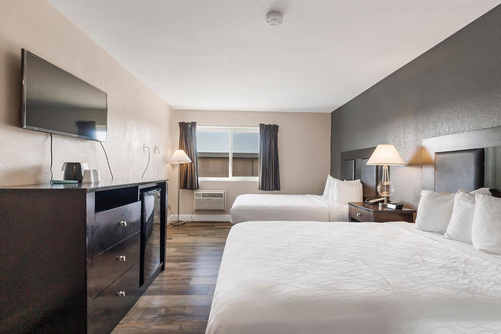 Double Room with Two Double Beds - Photo 6