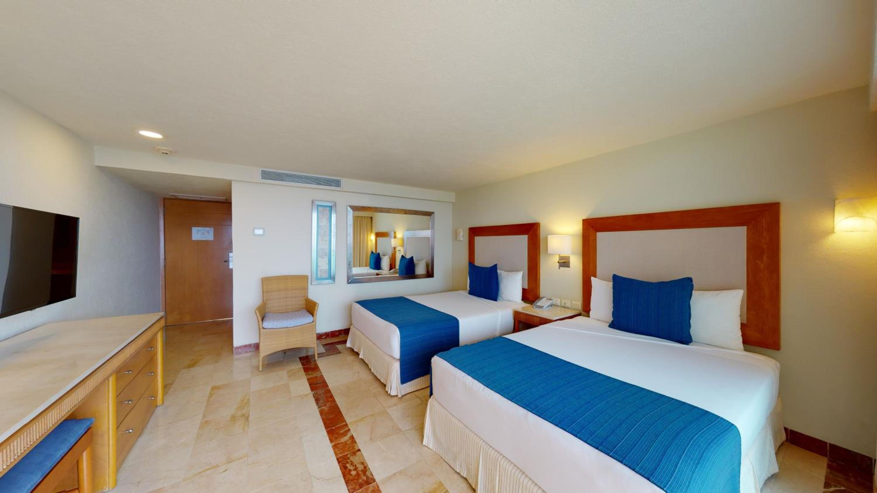 Deluxe Double Room with Sea View - Photo 4