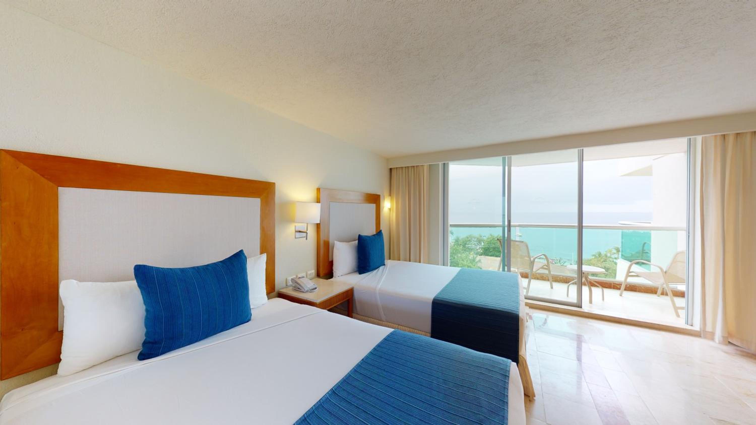 Deluxe Double Room with Sea View - Photo 3