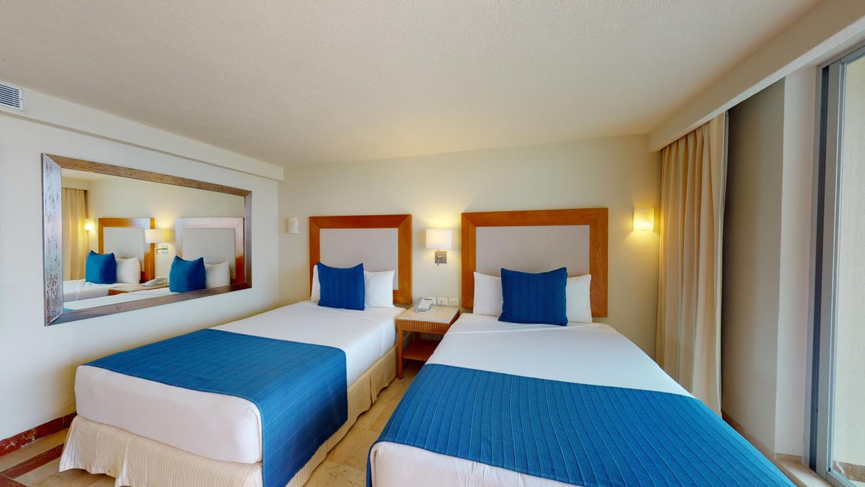 Deluxe Double Room with Sea View - Photo 11