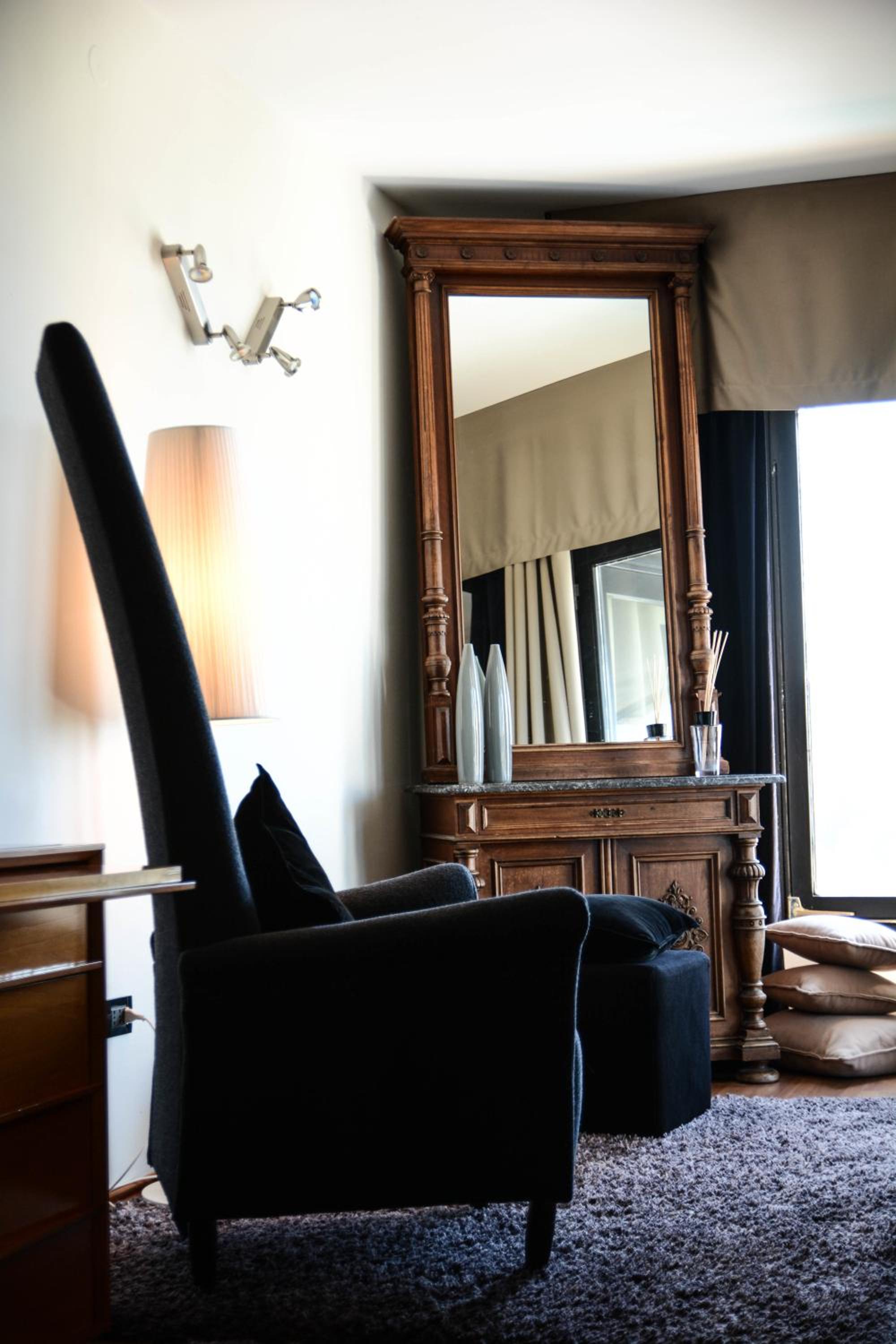 Deluxe Suite with Sea View - Photo 4