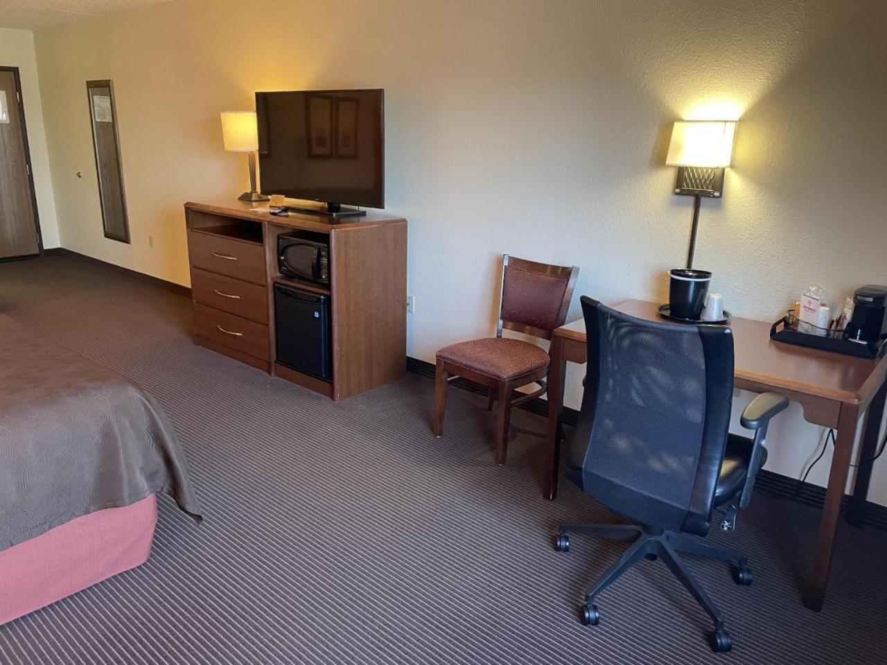 King Room - Mobility Access/Non-Smoking photo 2