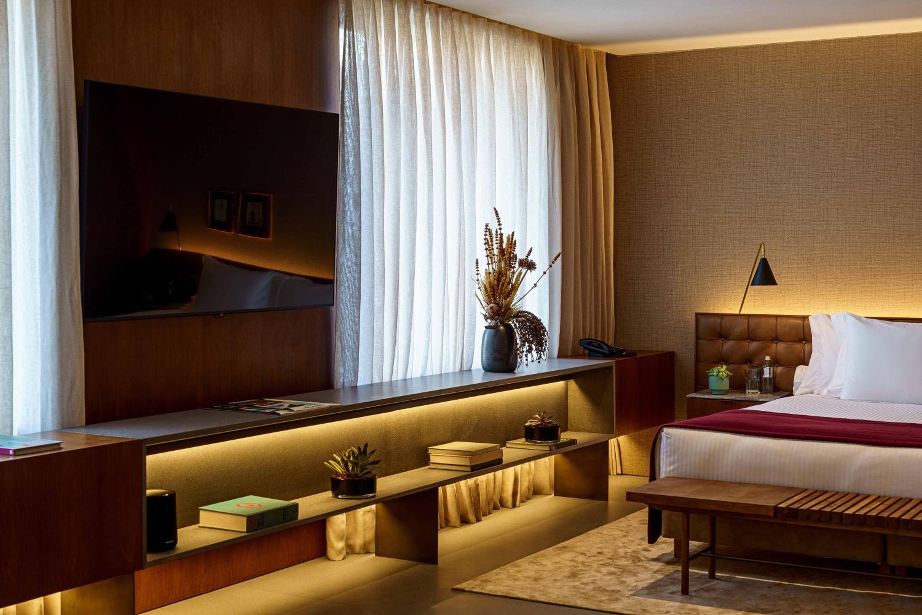 Deluxe King Room