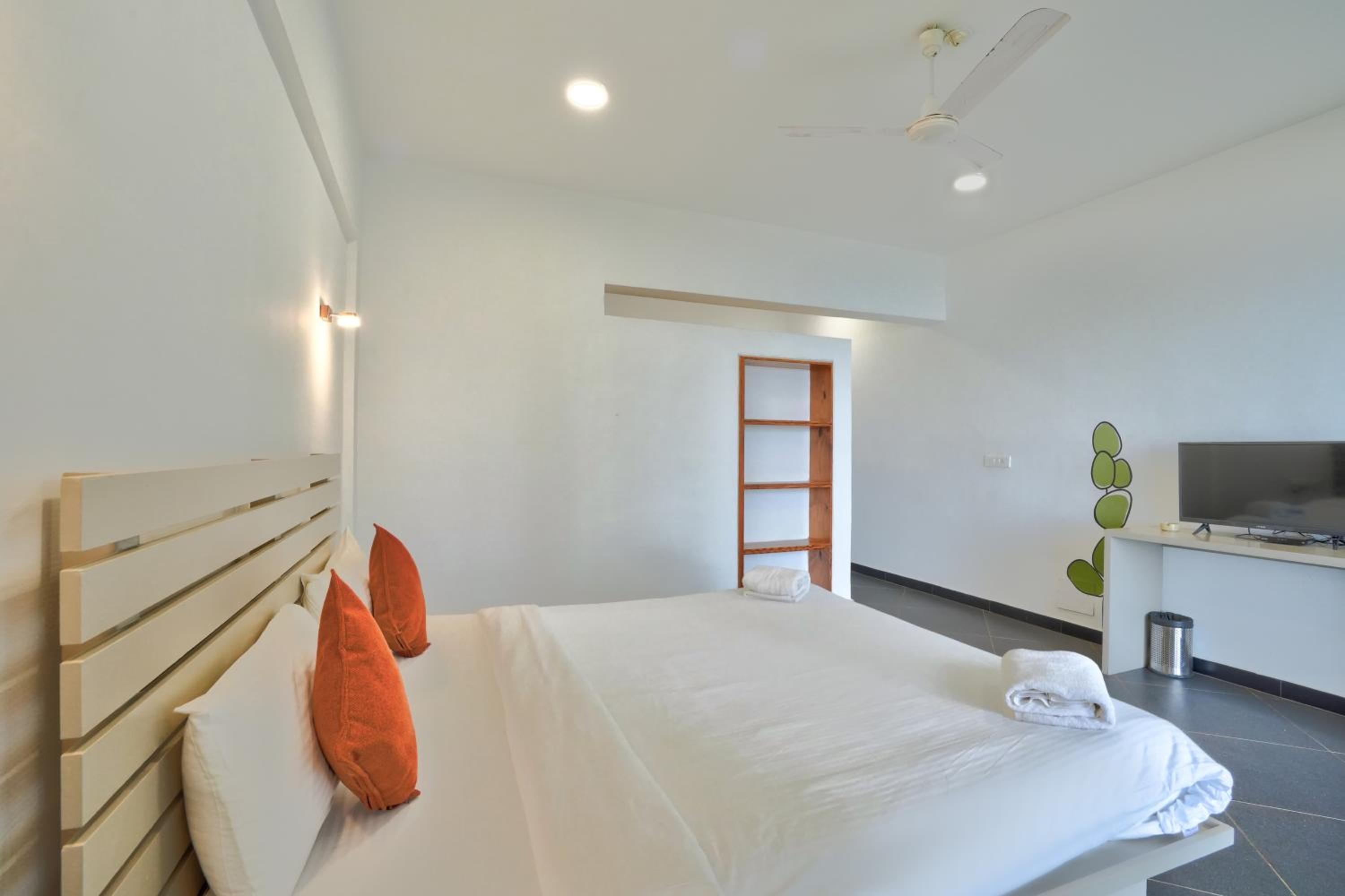 King Room with Garden View - Photo 16