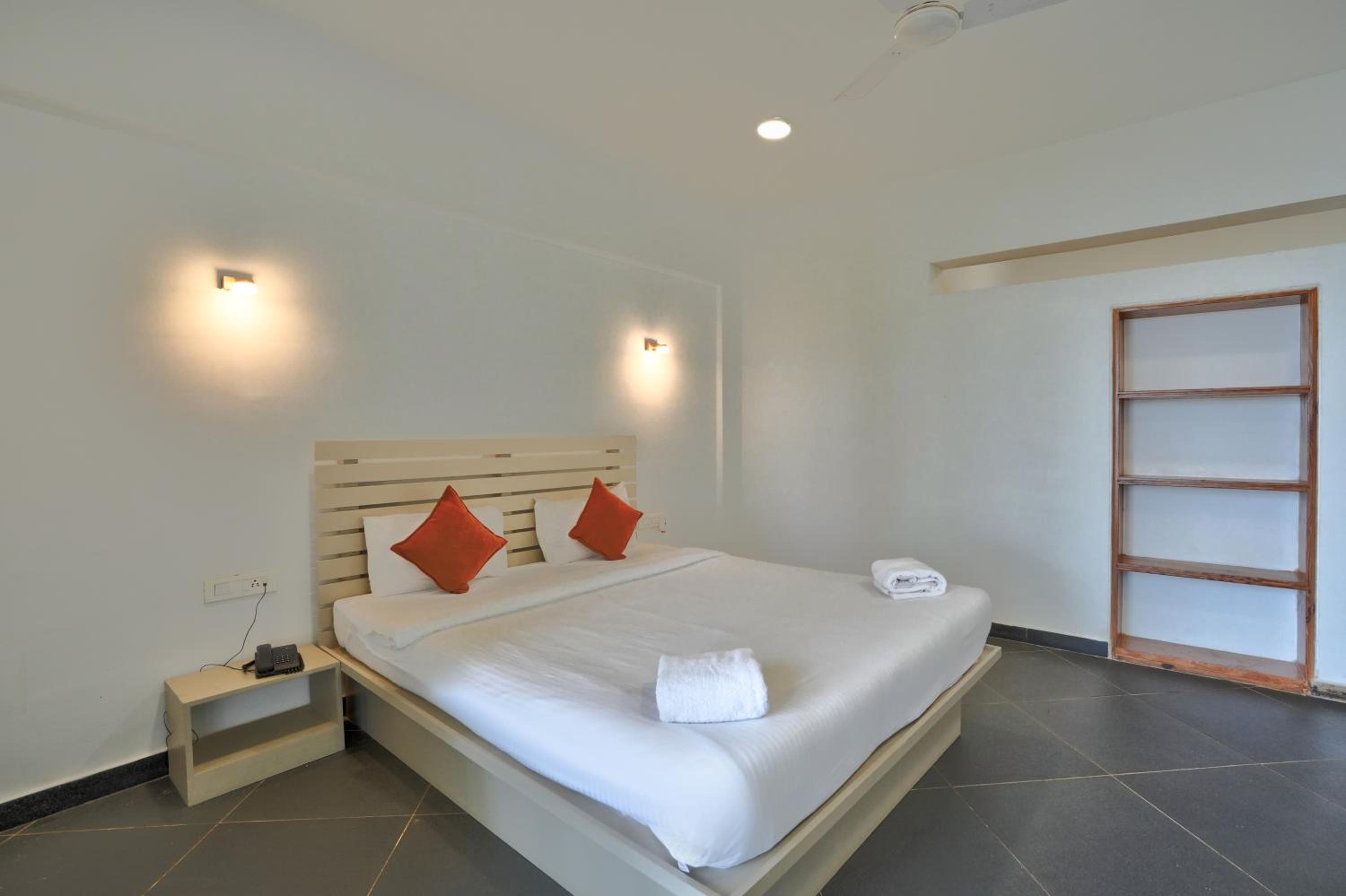 King Room with Garden View - Photo 15