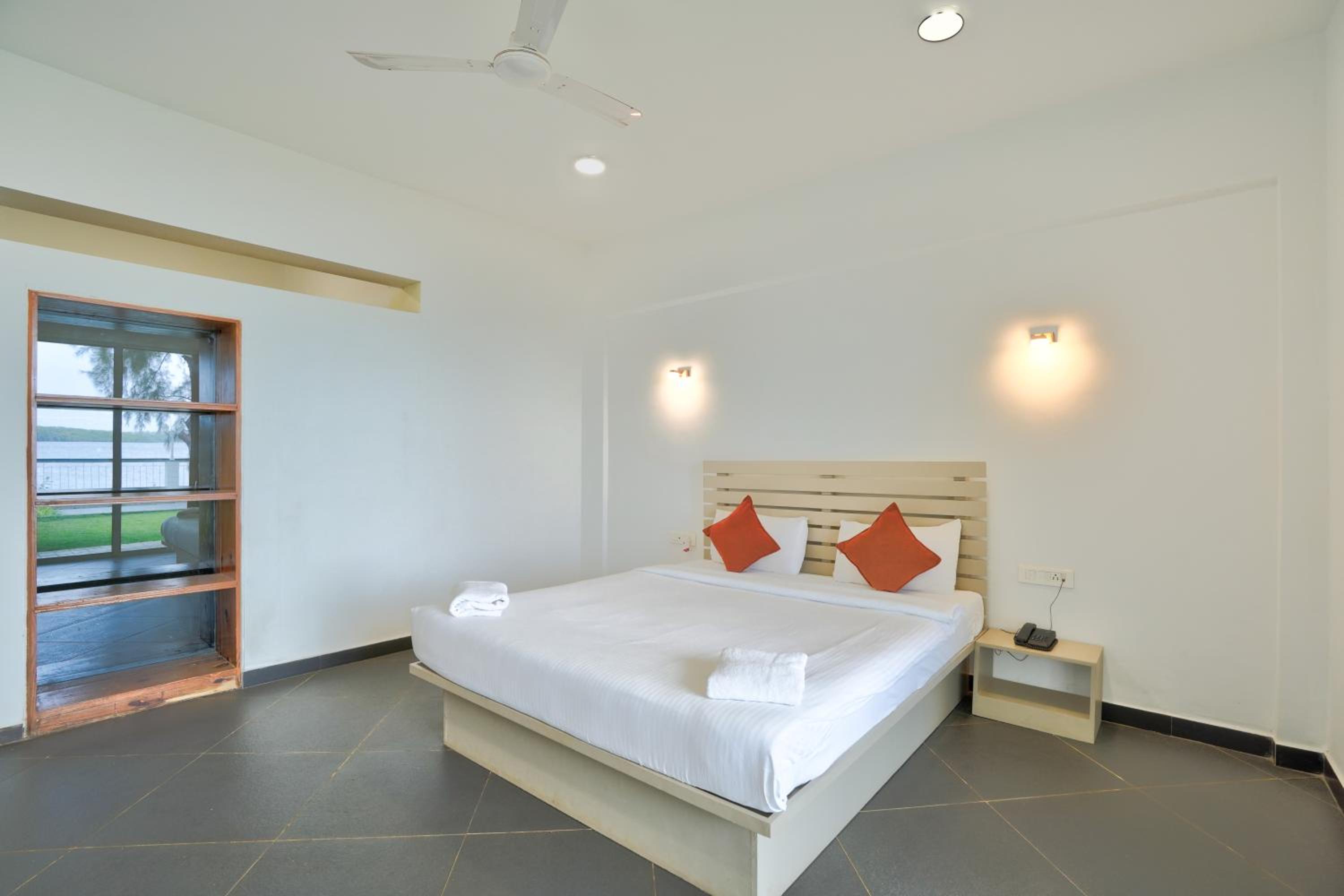 King Room with Garden View - Photo 13