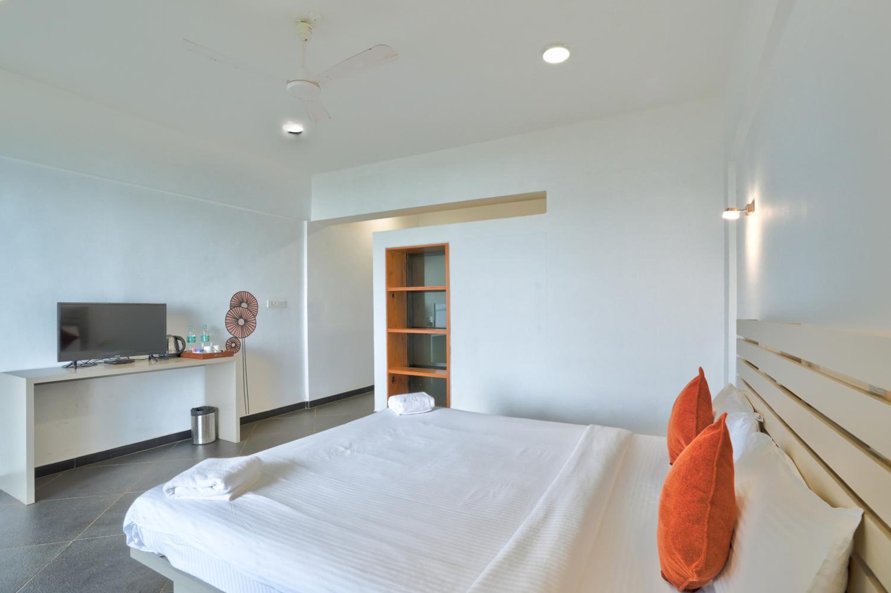 King Room with Garden View - Photo 12