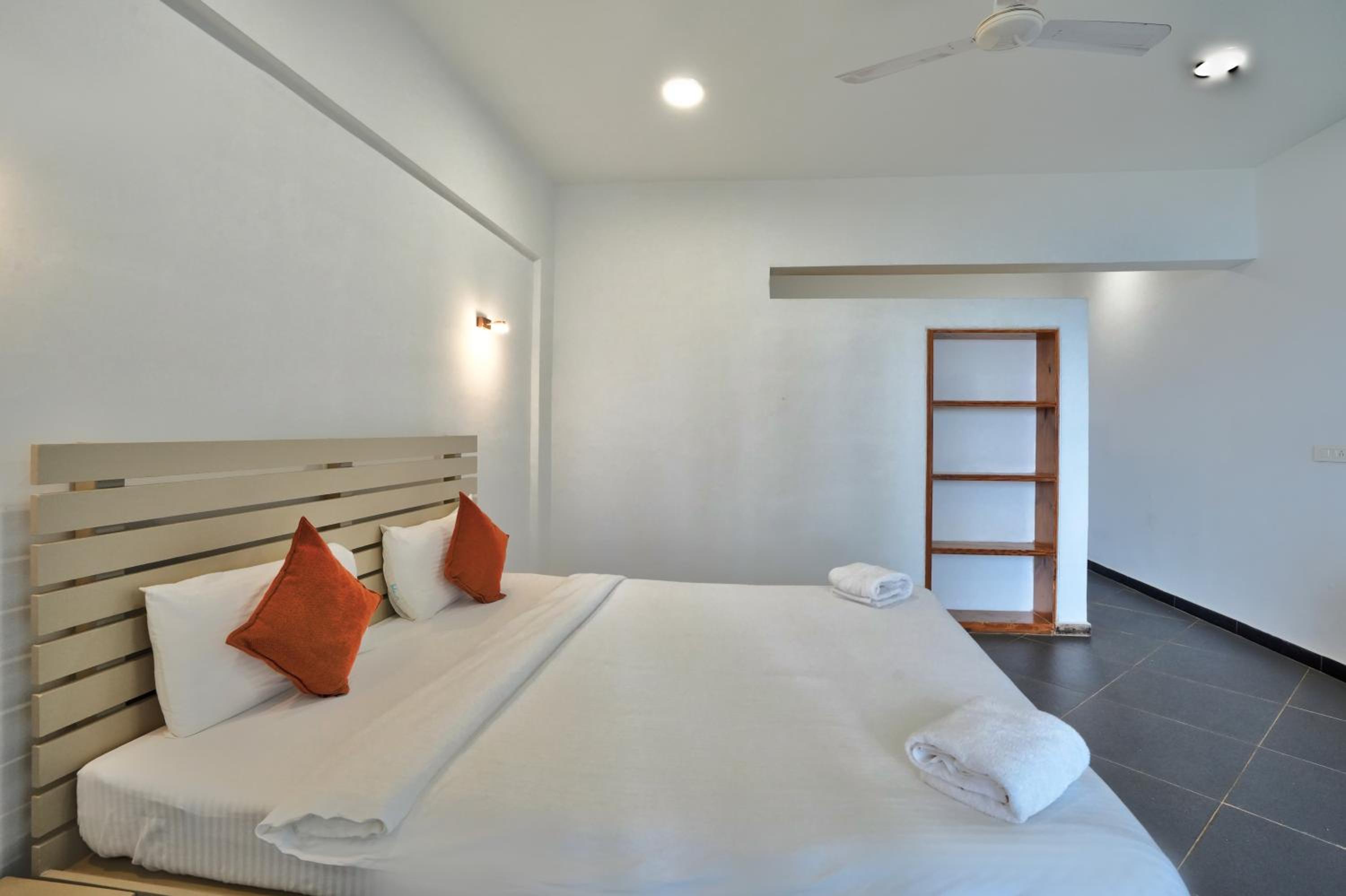 King Room with Garden View - Photo 10