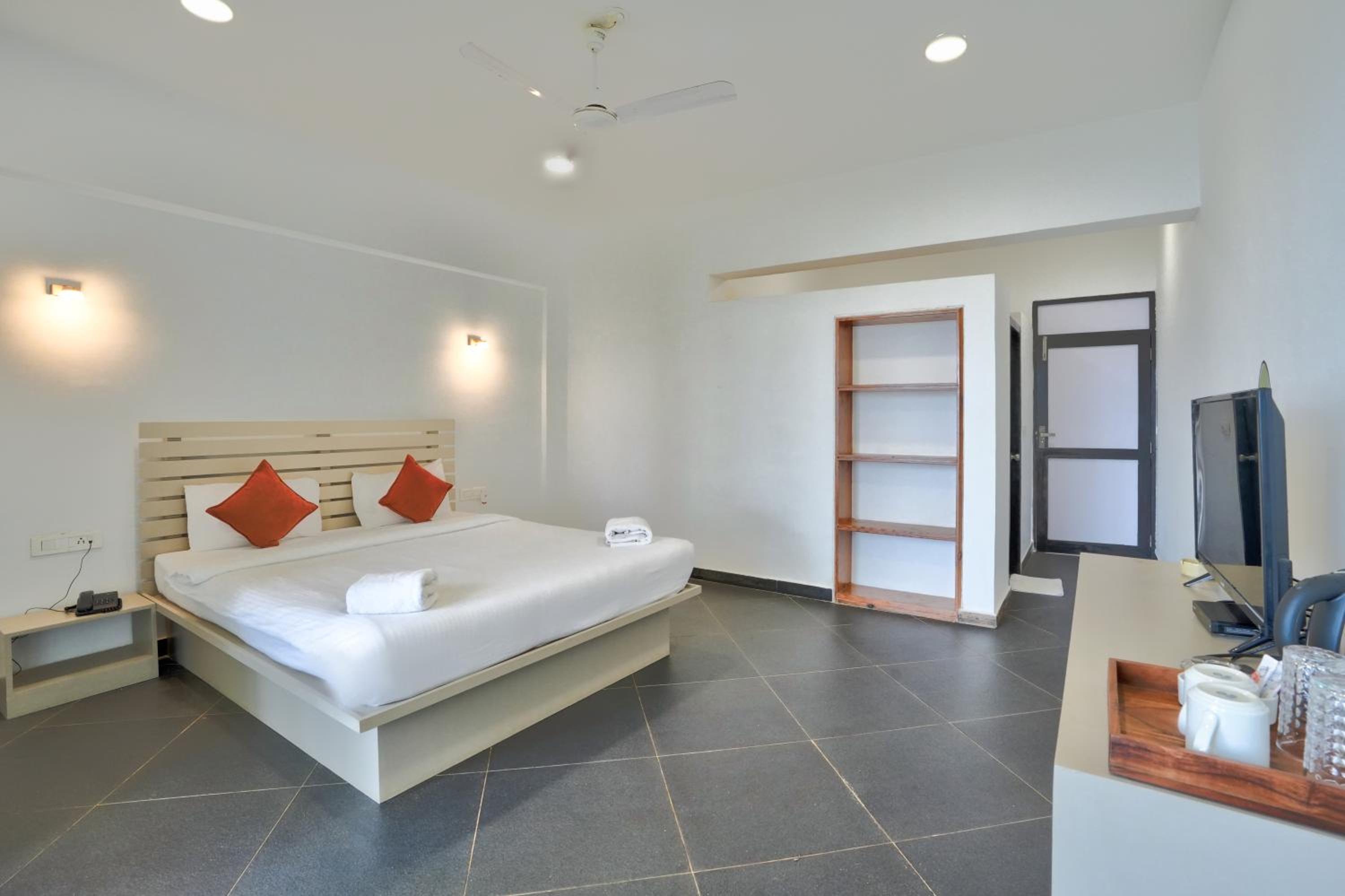 King Room with Garden View - Photo 9