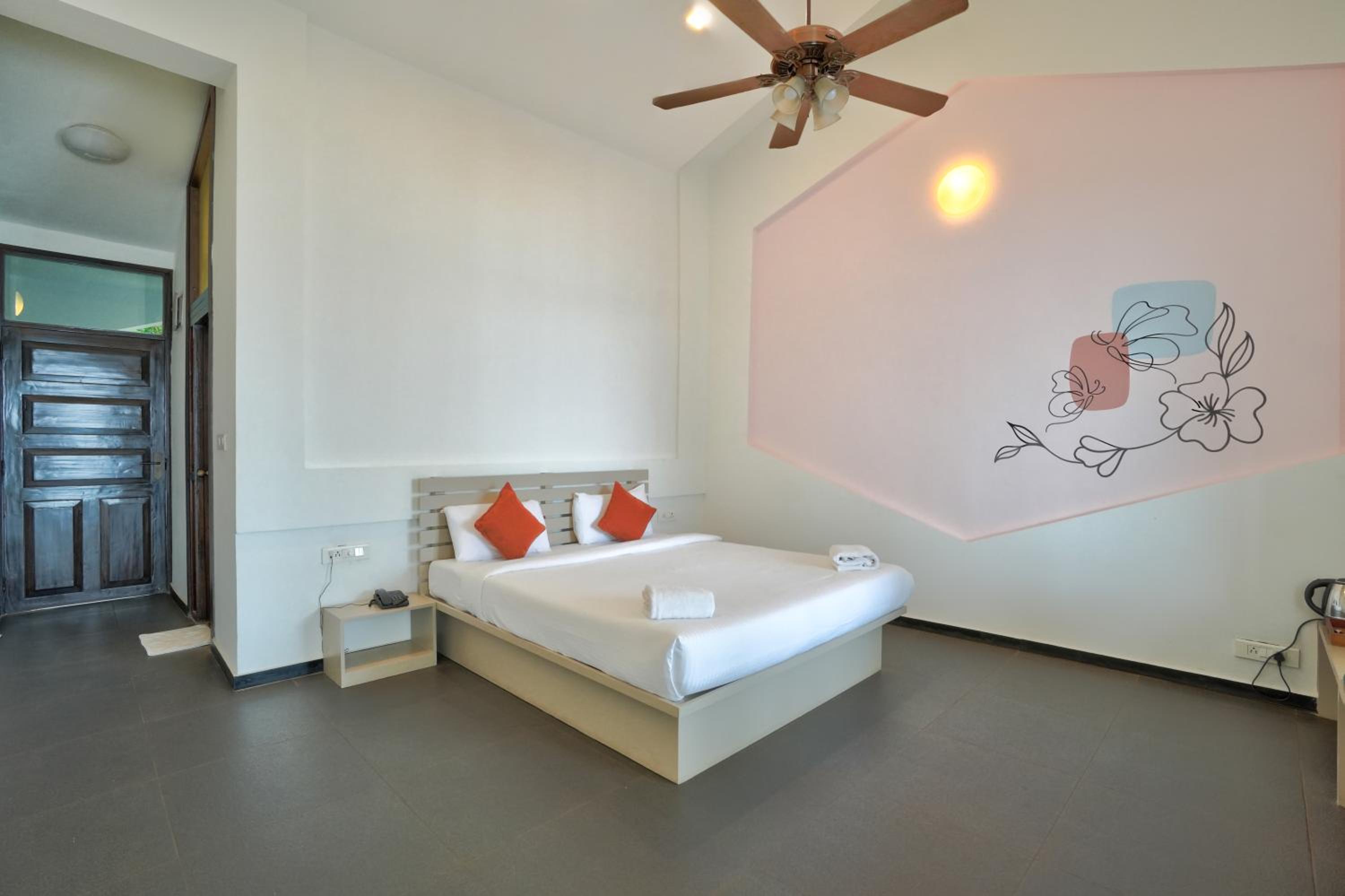 Superior Room with River View - Photo 7