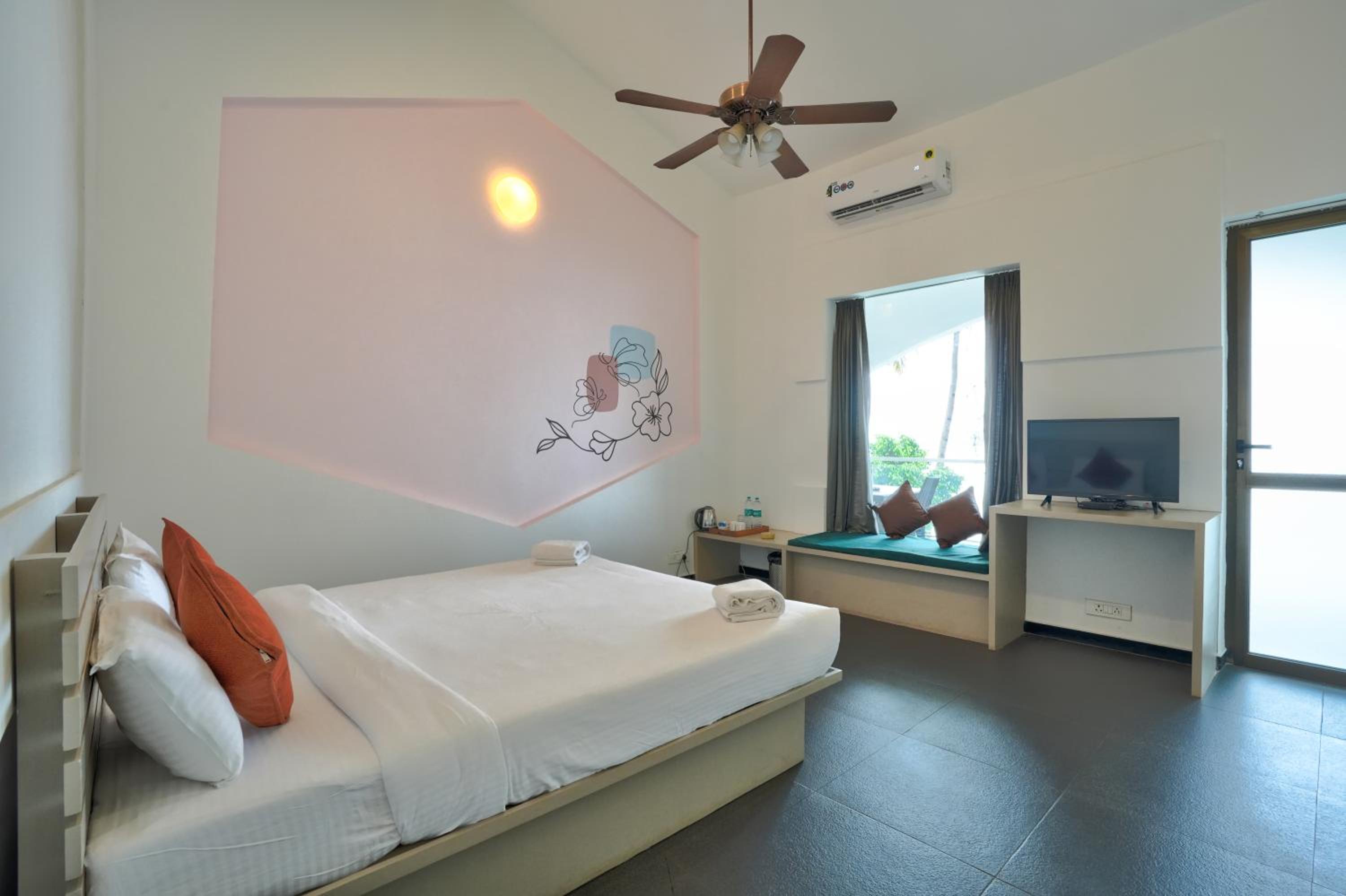 Superior Room with River View - Photo 5