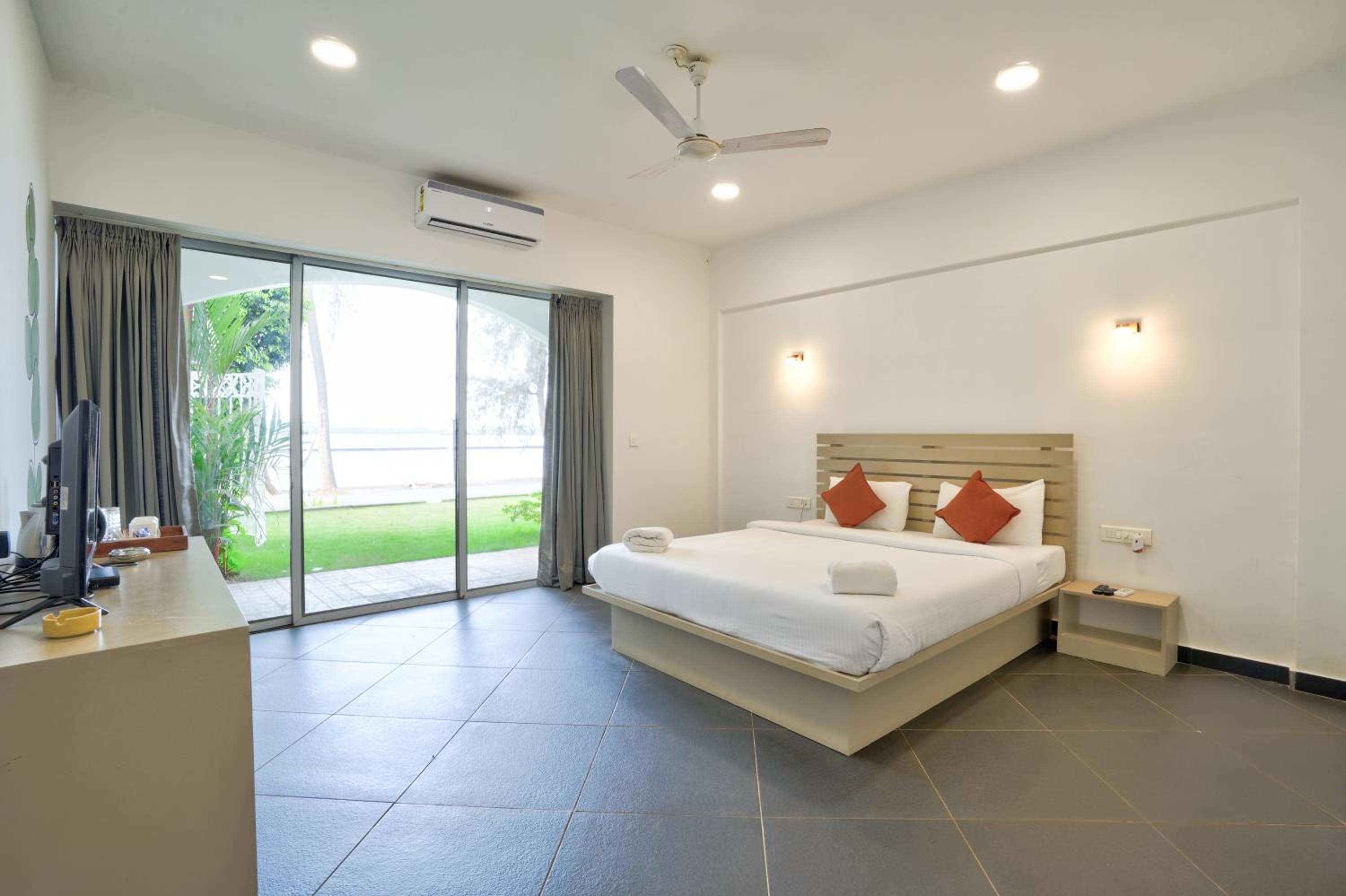 King Room with Garden View - Photo 7