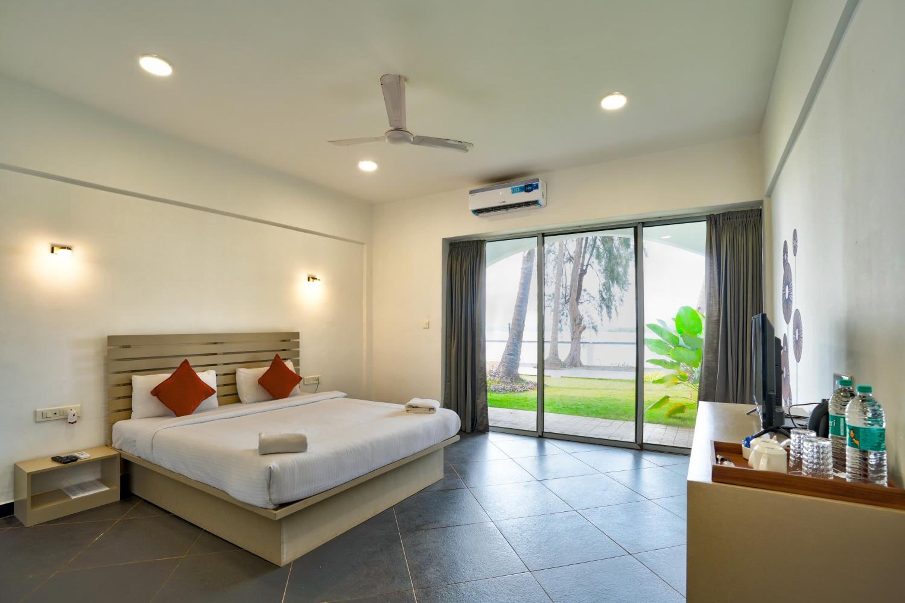 King Room with Garden View - Photo 6
