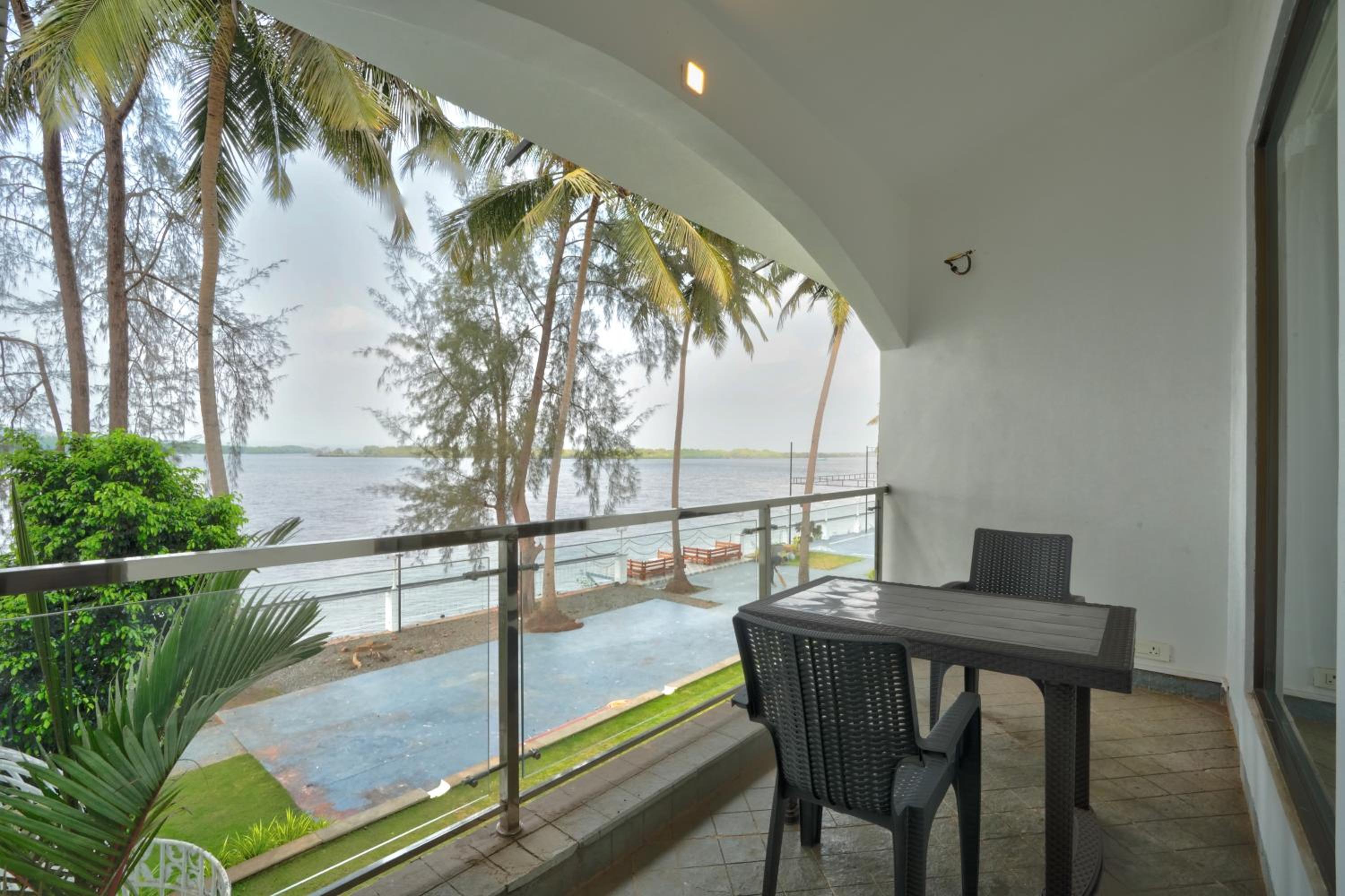 Superior Room with River View - Photo 3