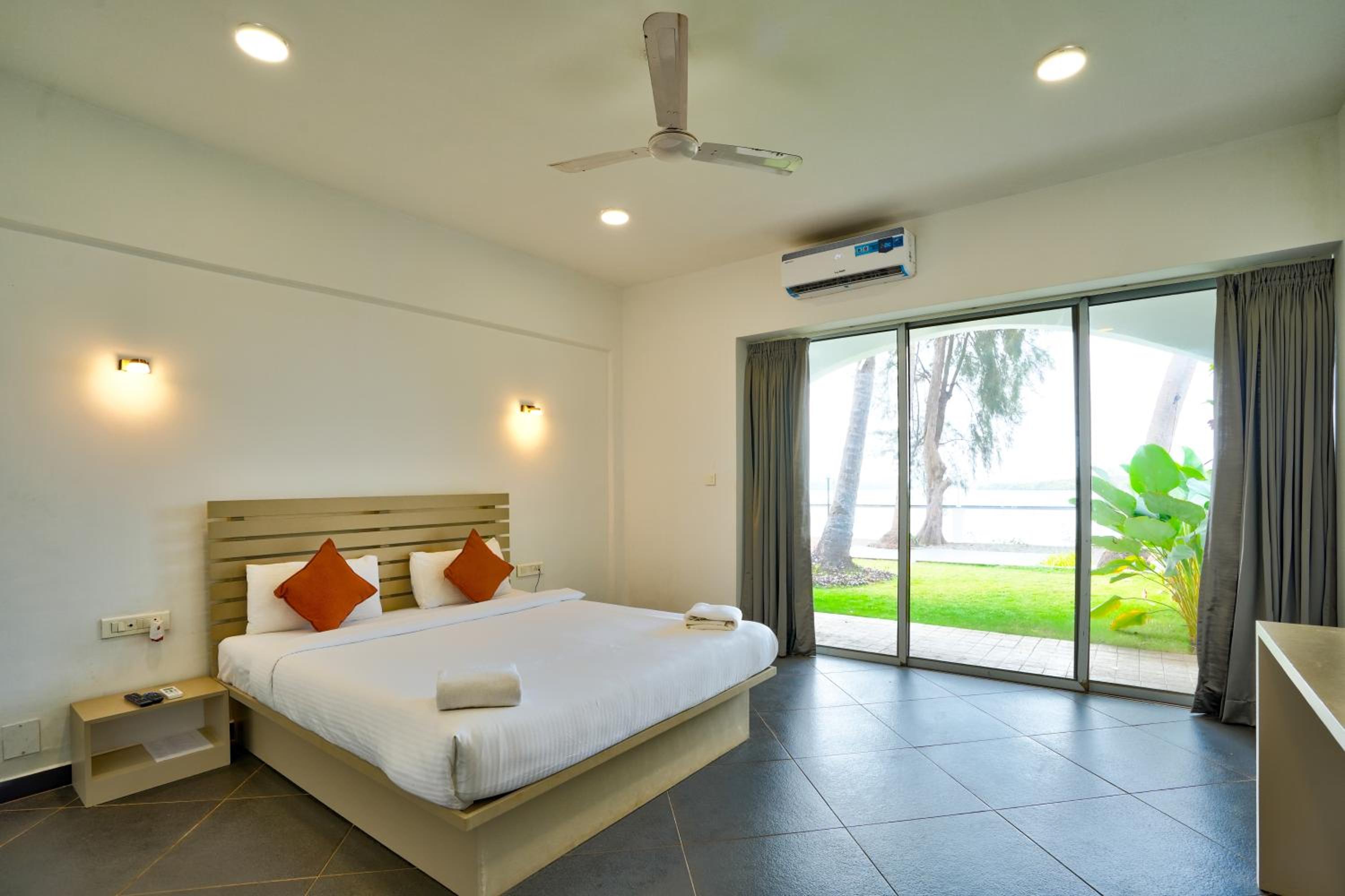 King Room with Garden View - Photo 5