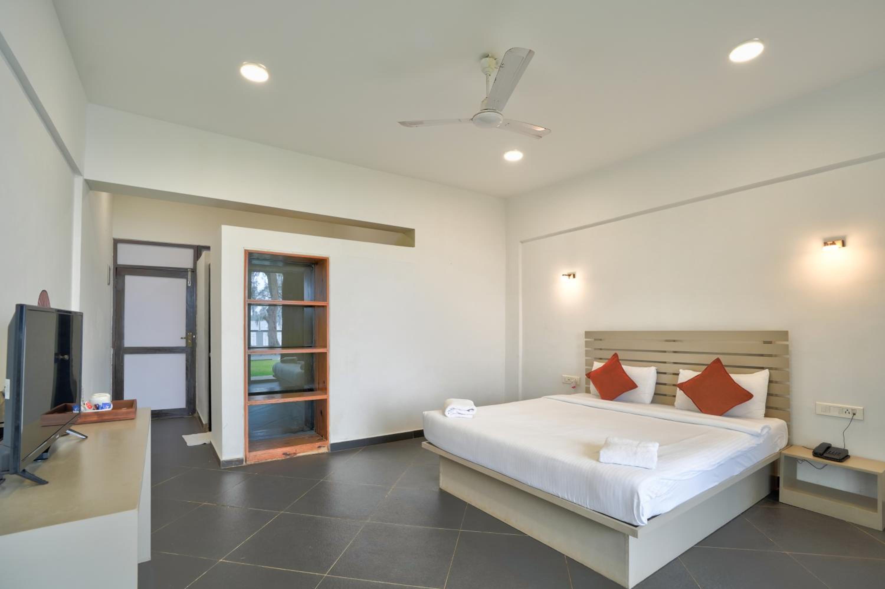 King Room with Garden View - Photo 4