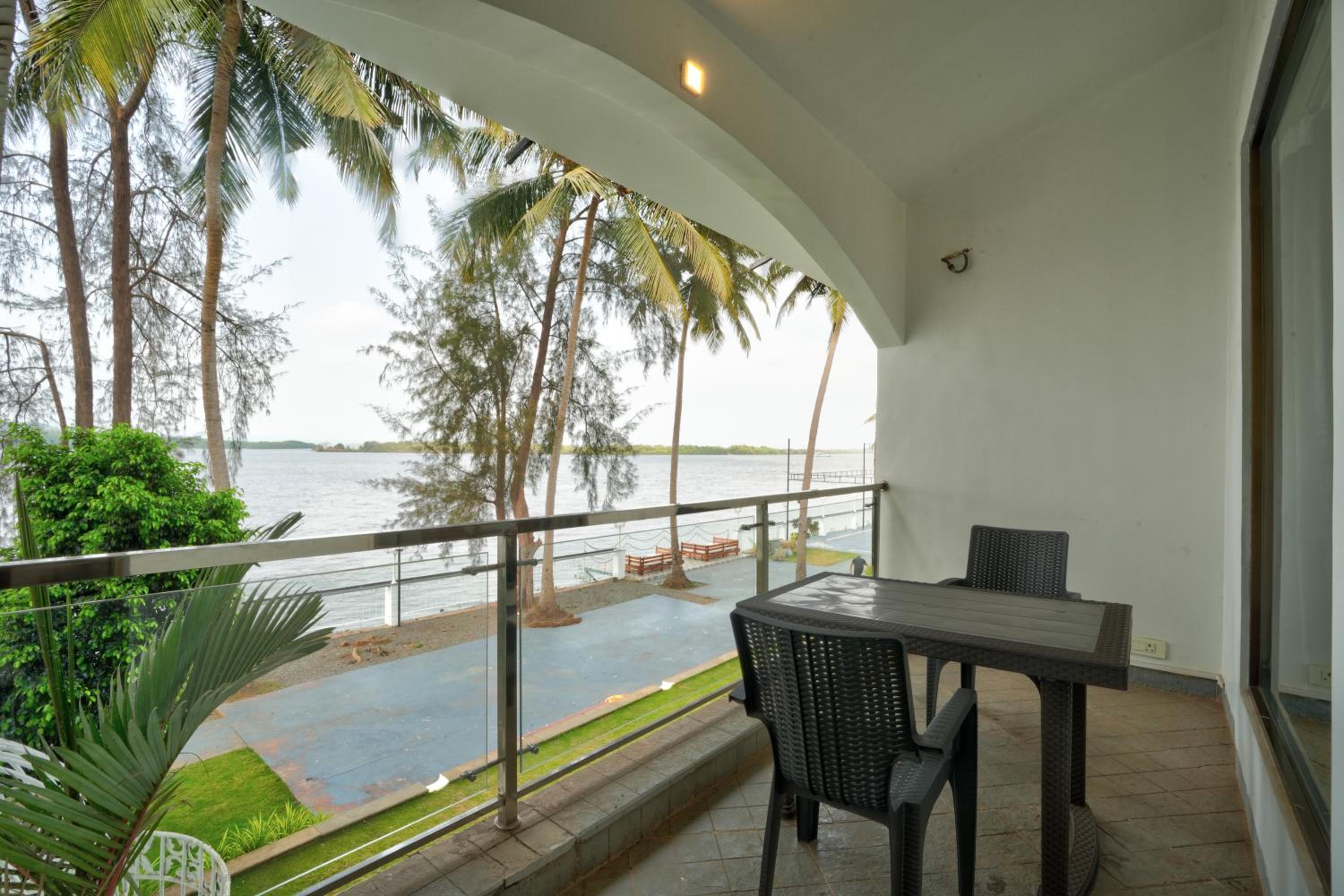 Superior Room with River View - Photo 2